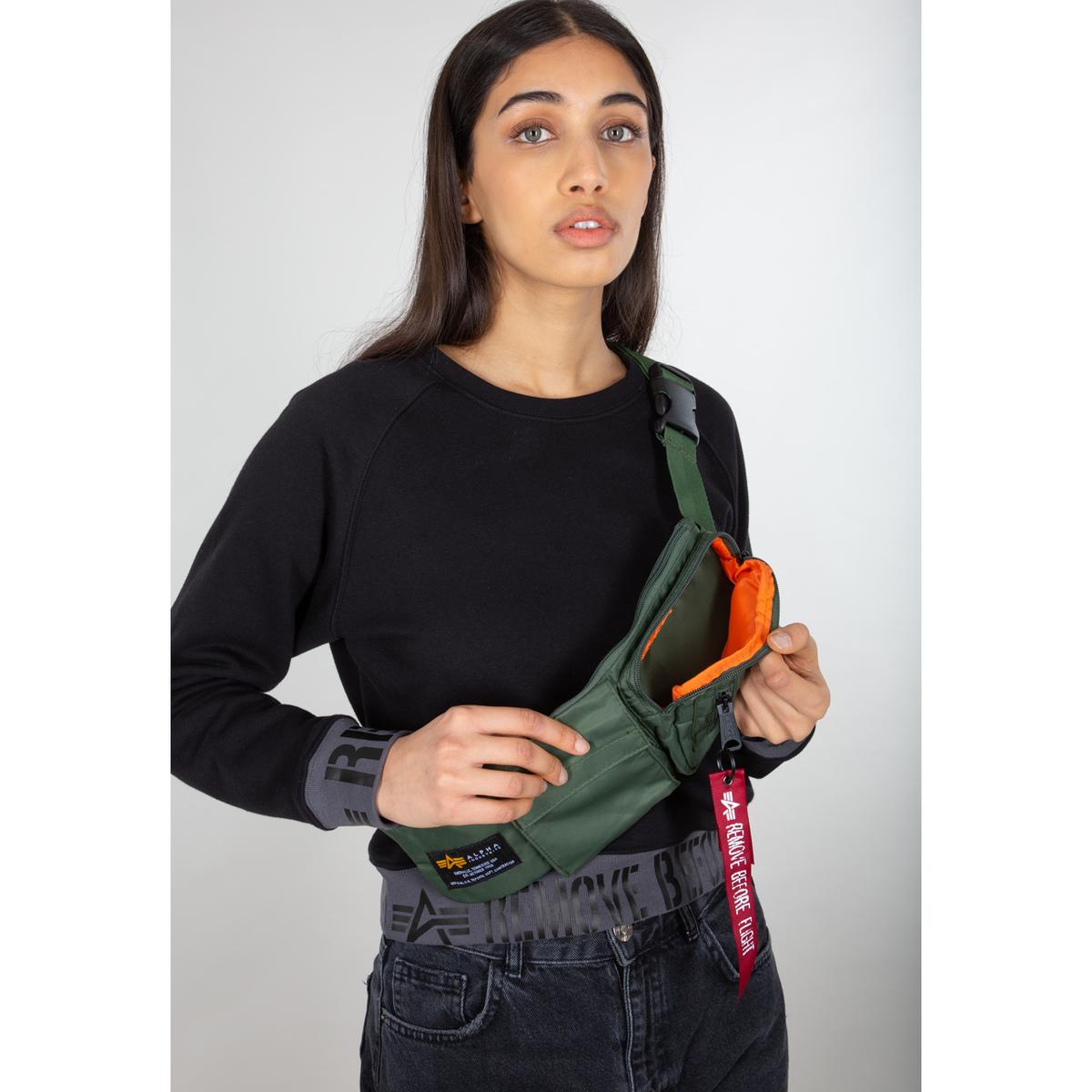 product/1/2/128928-01-alpha-industries-crew-utility-bag-002.jpg