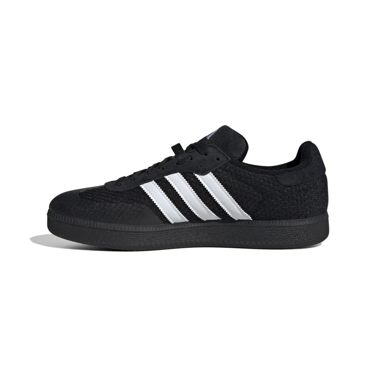 product/2/0/2025_08_adidas_ie3238_5_footwear_photography_side_medial_center_view_white.jpg