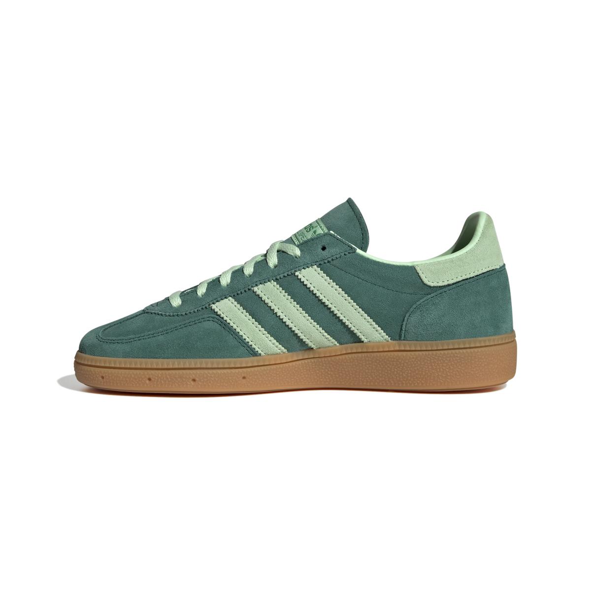 product/2/0/2025_08_adidas_ie5896_5_footwear_photography_side_medial_center_view_white.jpg