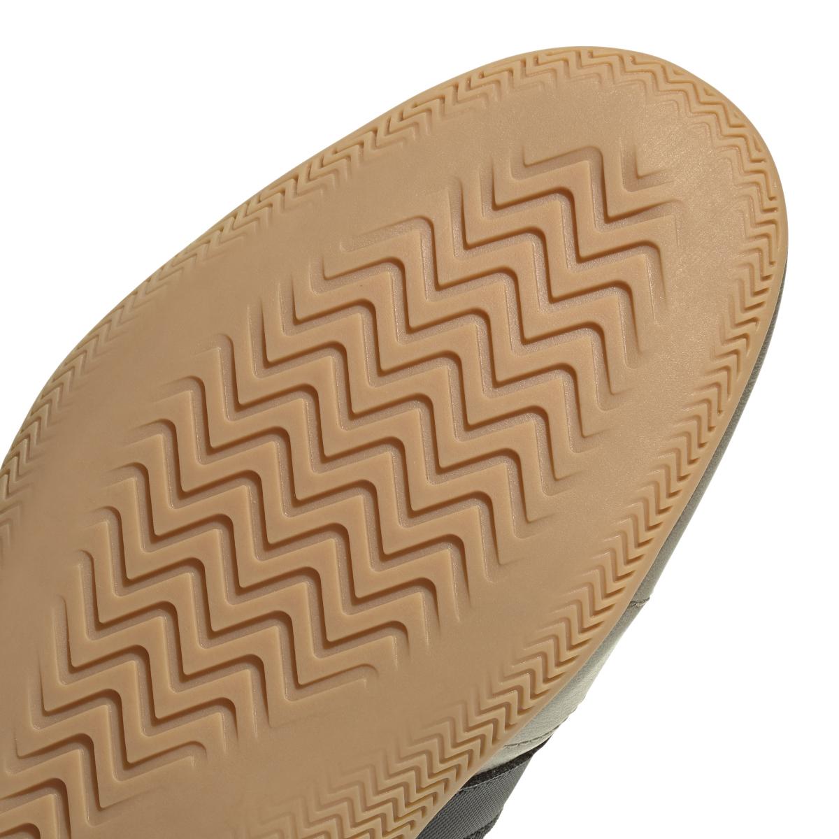 product/a/d/adidas-originals_jq9681_9_footwear_photography_detail_view_2_white.jpg