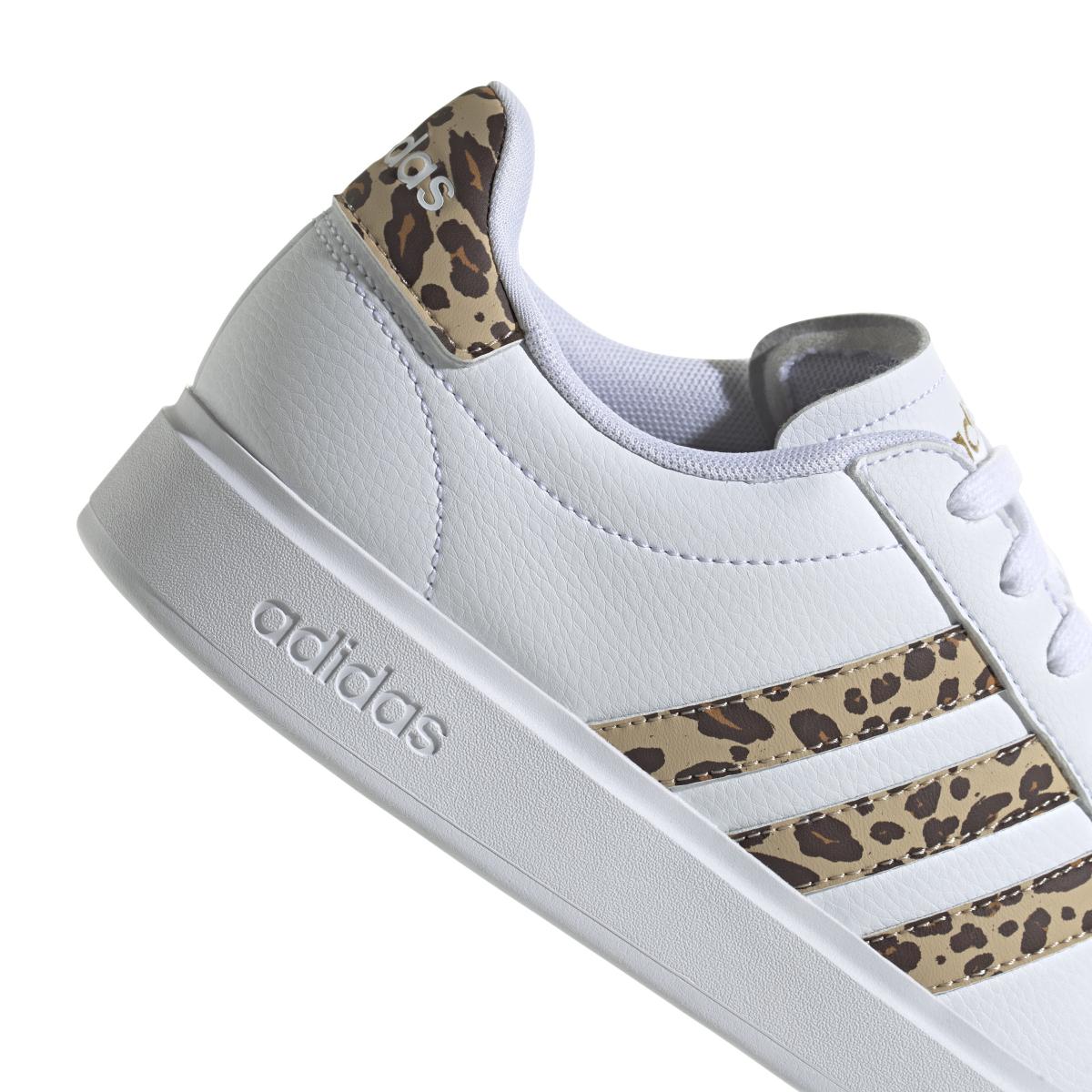 product/a/d/adidas_id2994_9_footwear_photography_detail_view_2_white.jpg