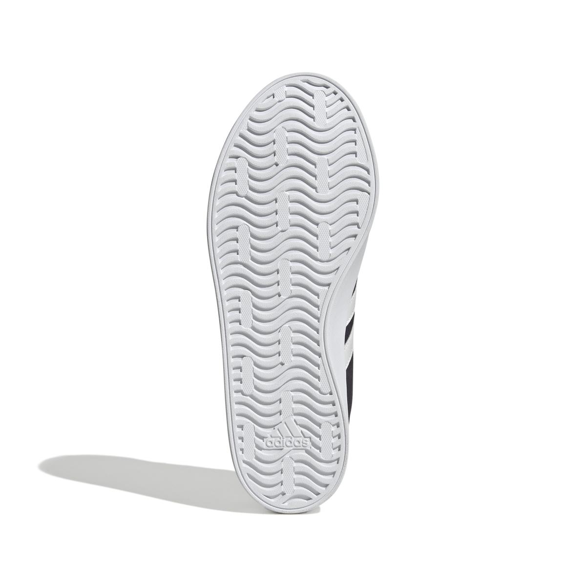 product/a/d/adidas_if4471_4_footwear_photography_bottom_view_white-nw110824.jpg