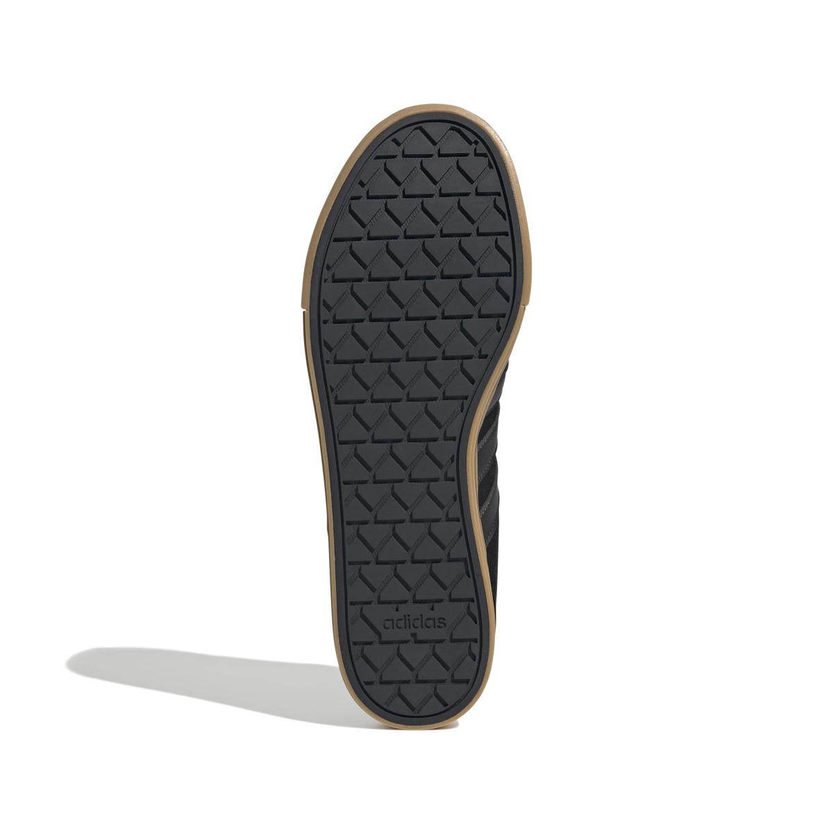 product/a/d/adidas_jh6930_4_footwear_photography_bottom_view_white-nw091625.jpg