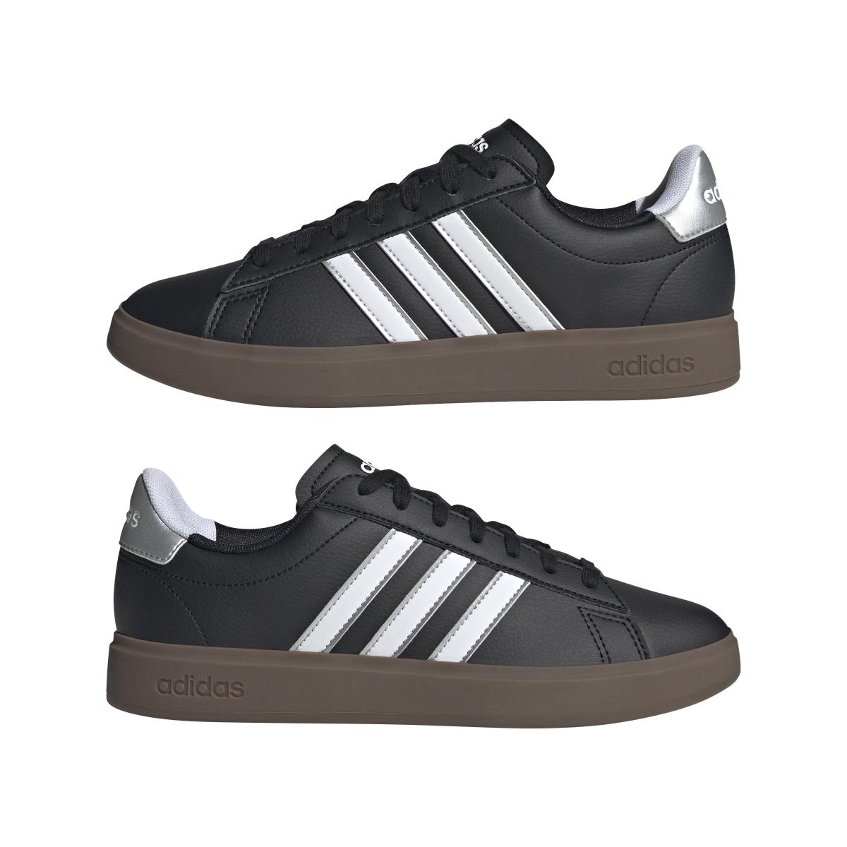 product/a/d/adidas_jh8677_10_footwear_photography_mirrored_pair_view_white-nw091625.jpg