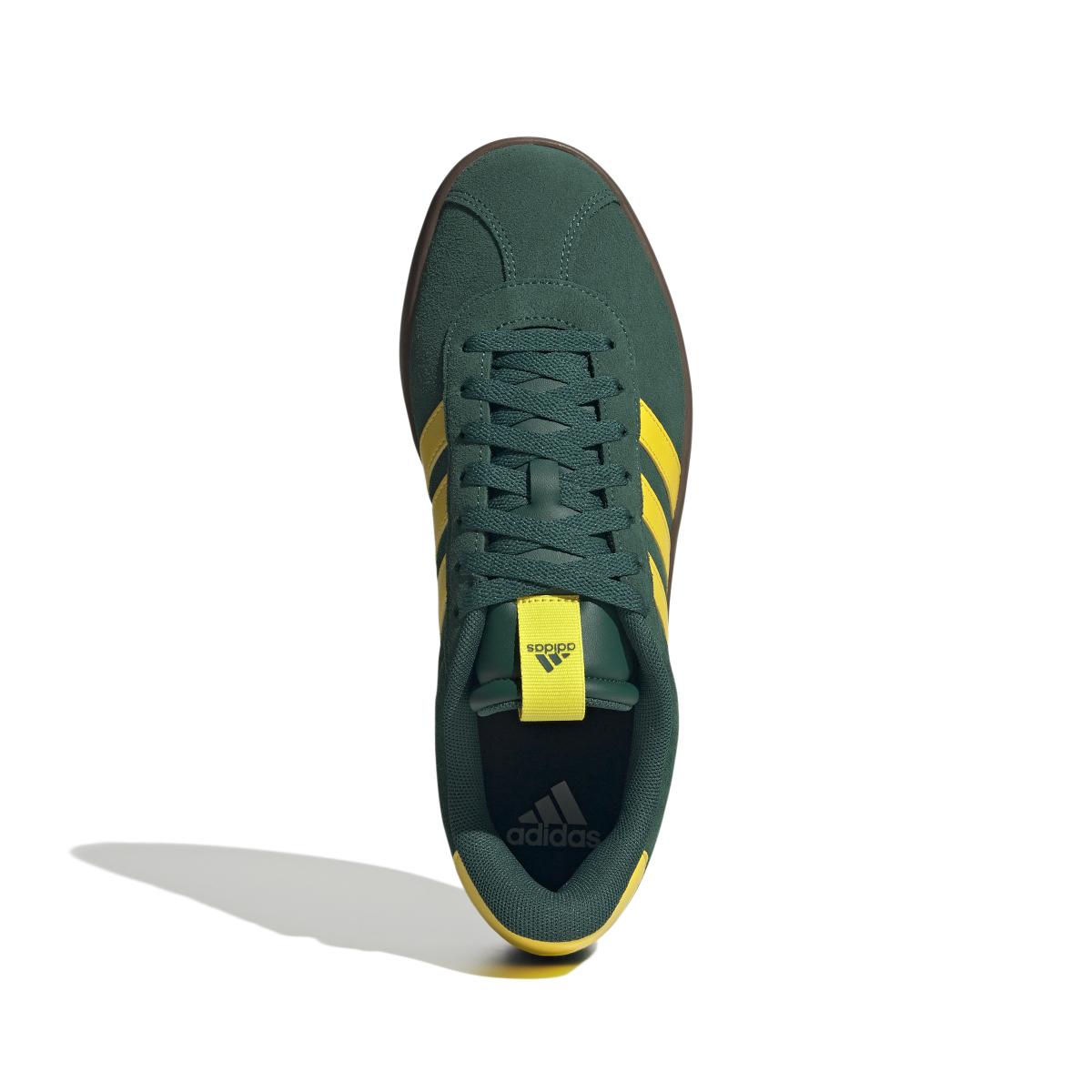 product/a/d/adidas_jp7535_3_footwear_photography_top_portrait_view_white-nw091625.jpg