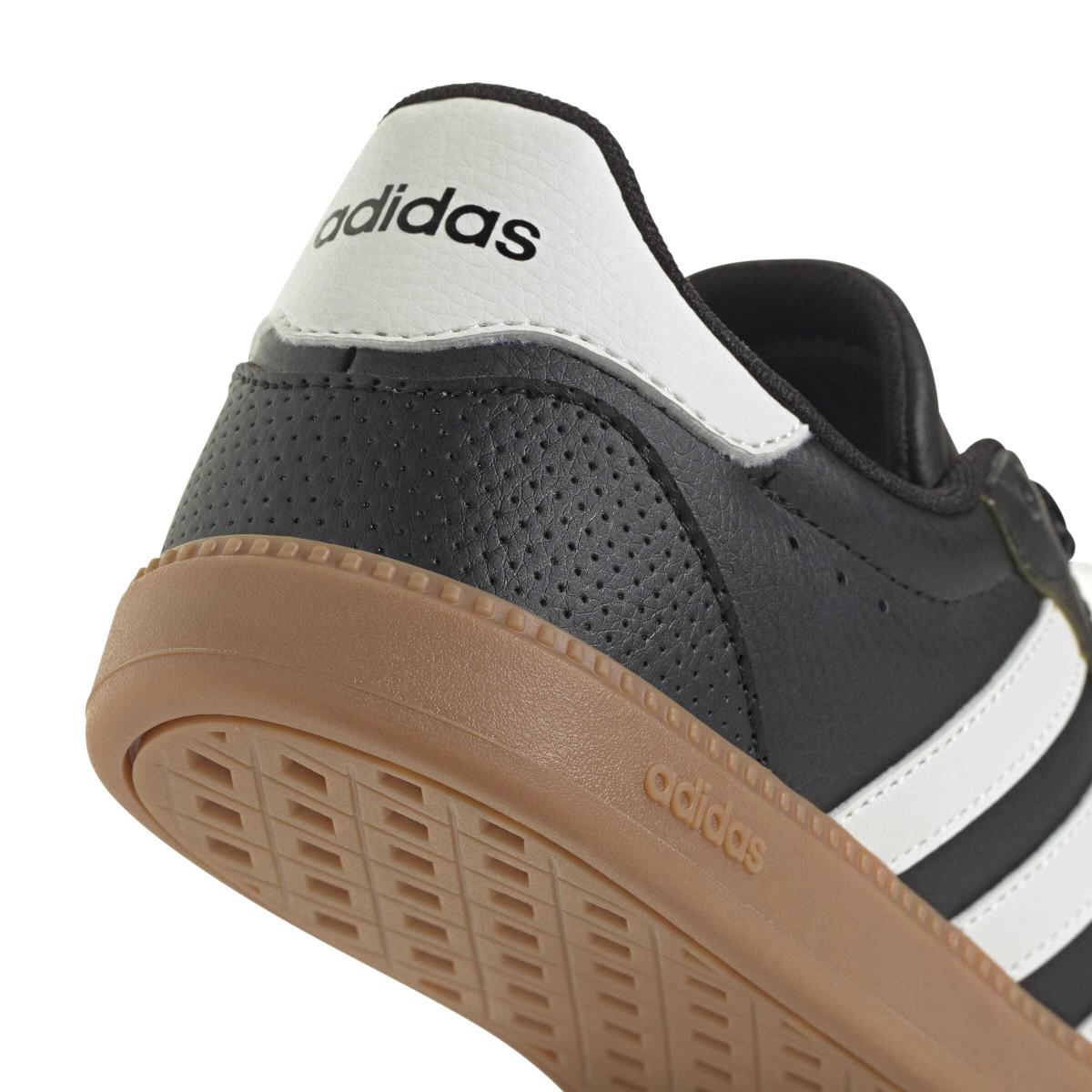 product/a/d/adidas_jq8255_8_footwear_photography_detail_view_1_white-nw091625.jpg