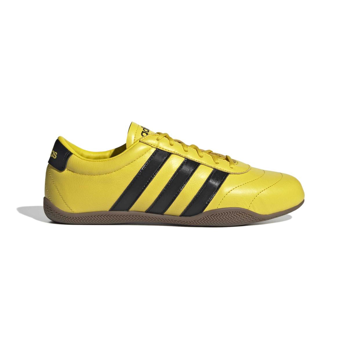 product/a/d/adidas_jq9693_1_footwear_photography_side_lateral_center_view_white-nw091625.jpg