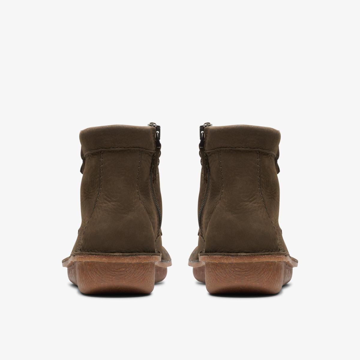 product/c/l/clarks_26173886_marron_5.jpg