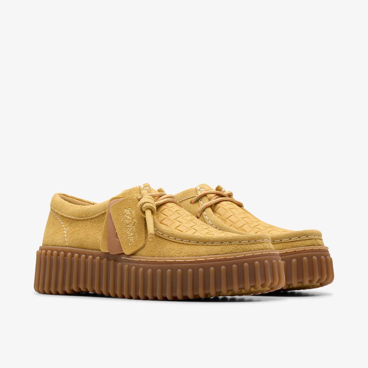product/c/l/clarks_26181188_golden-tan-suede_4.jpg