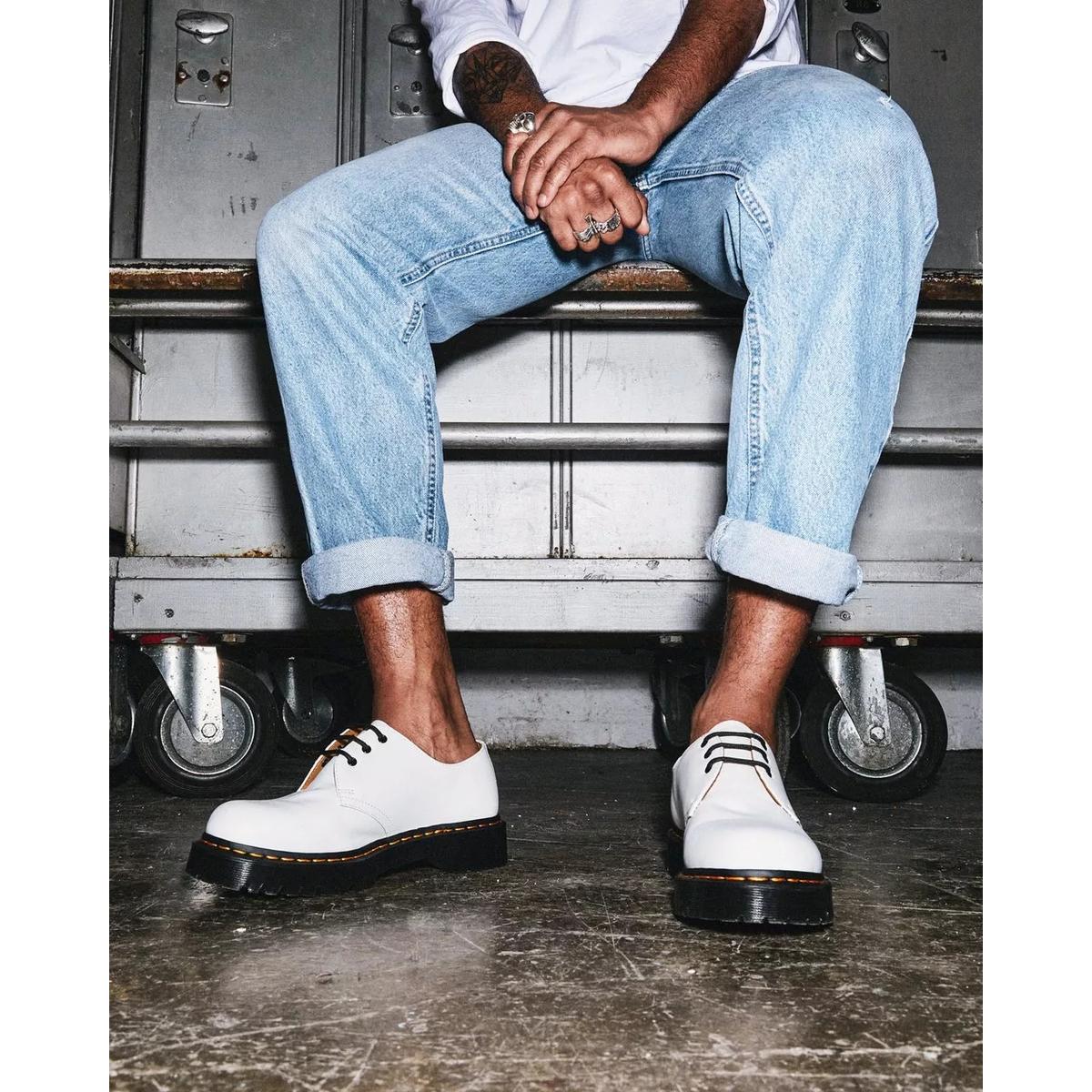 product/d/r/dr-martens_26654100_blanc_2.jpg