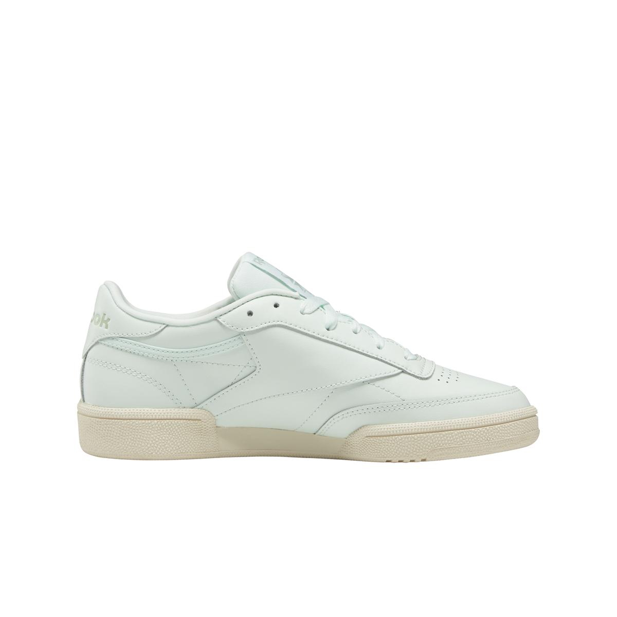 product/d/v/dv8434_ftw_photo_side-medial-center_white.jpg