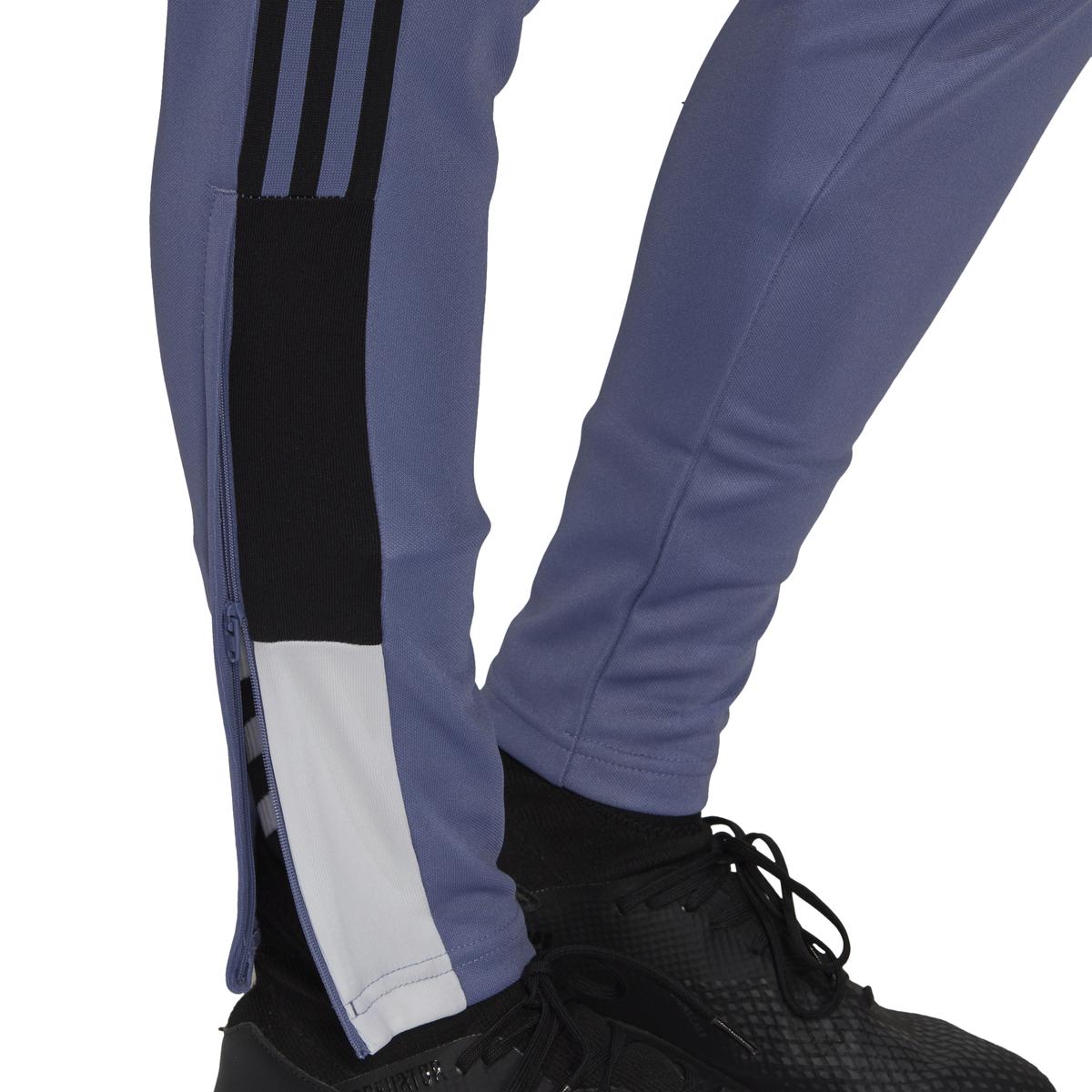 product/g/s/gs4713_app_on-model_detail-3_white.jpg