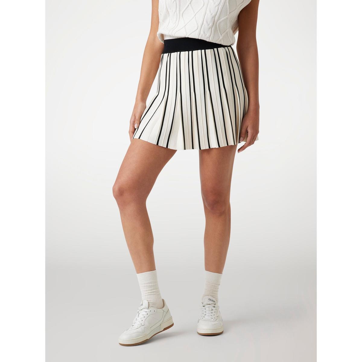 product/g/u/guess_v5gd00-z3d60-g1o6_dove-white_2.jpg