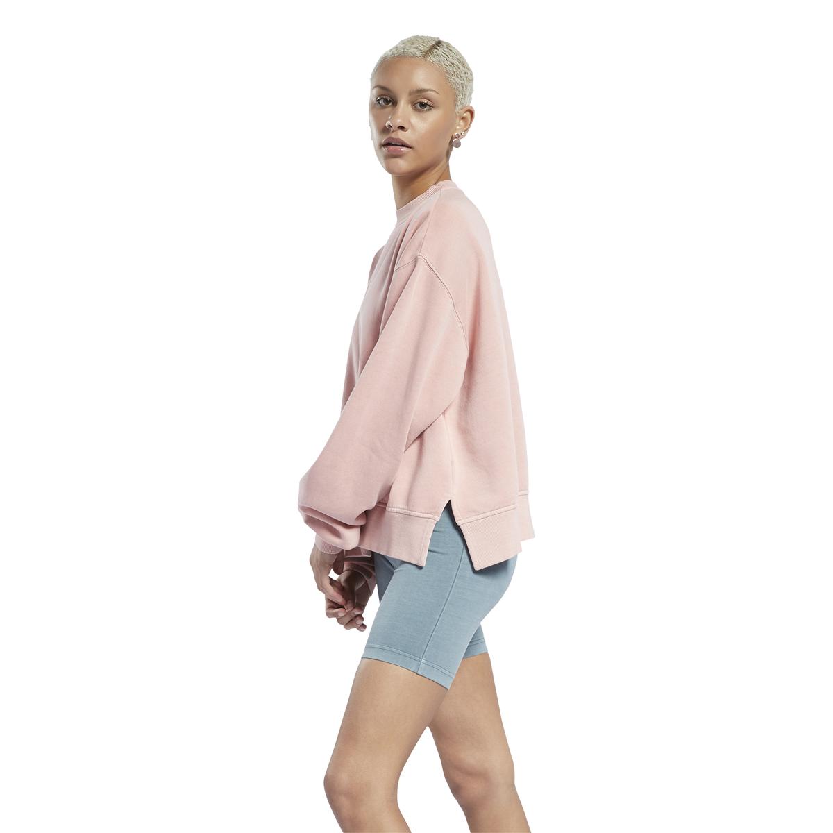 product/h/0/h09011_app_on-model_standard_white.jpg