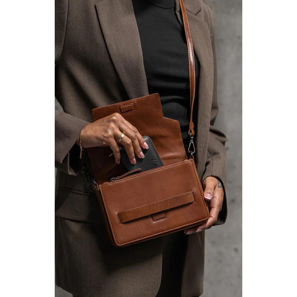 product/m/a/markberg_5417ant-204_chestnut_3.jpg