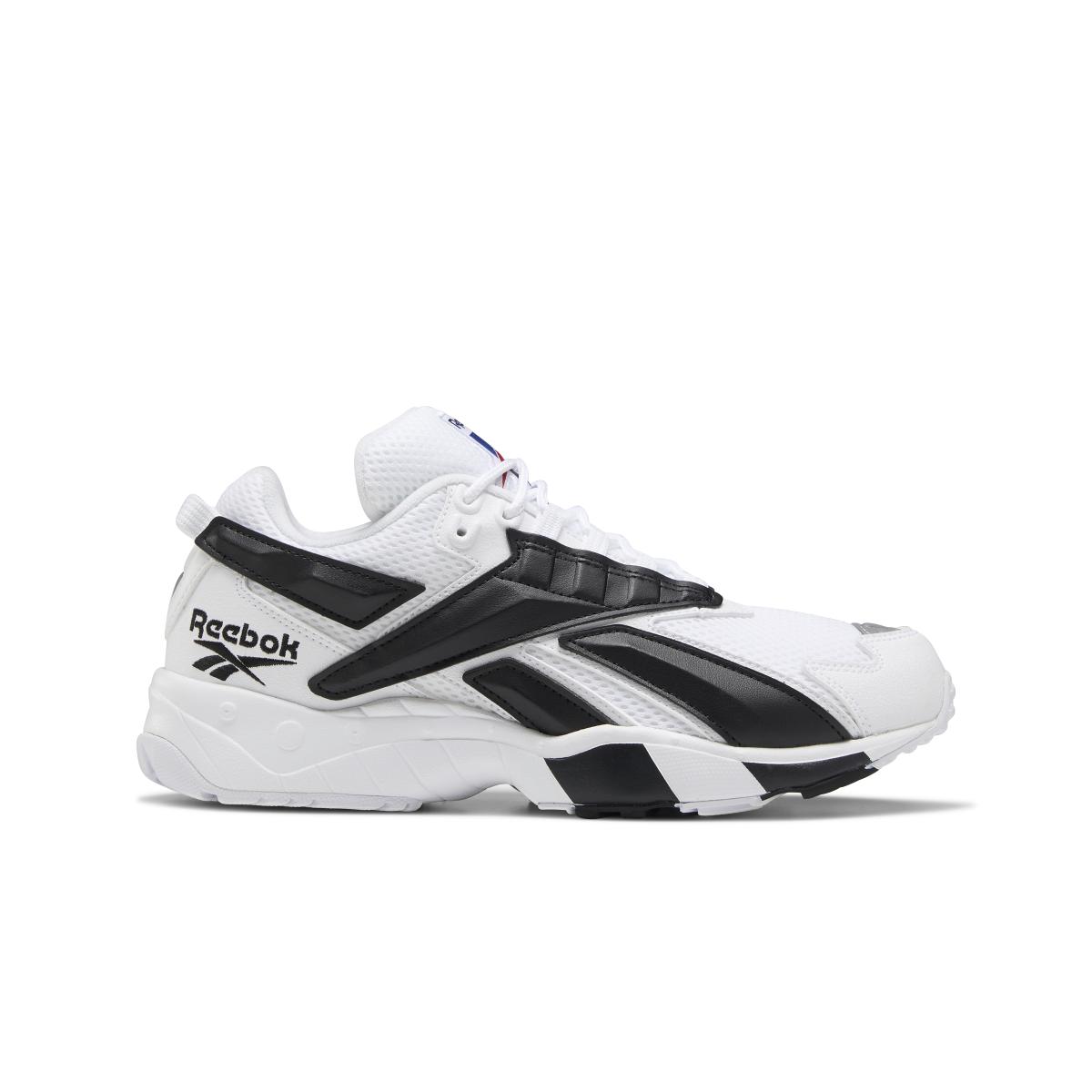 product/r/e/reebok-classics_fv5478_1_footwear_photography_side_lateral_center_view_white_000.jpg