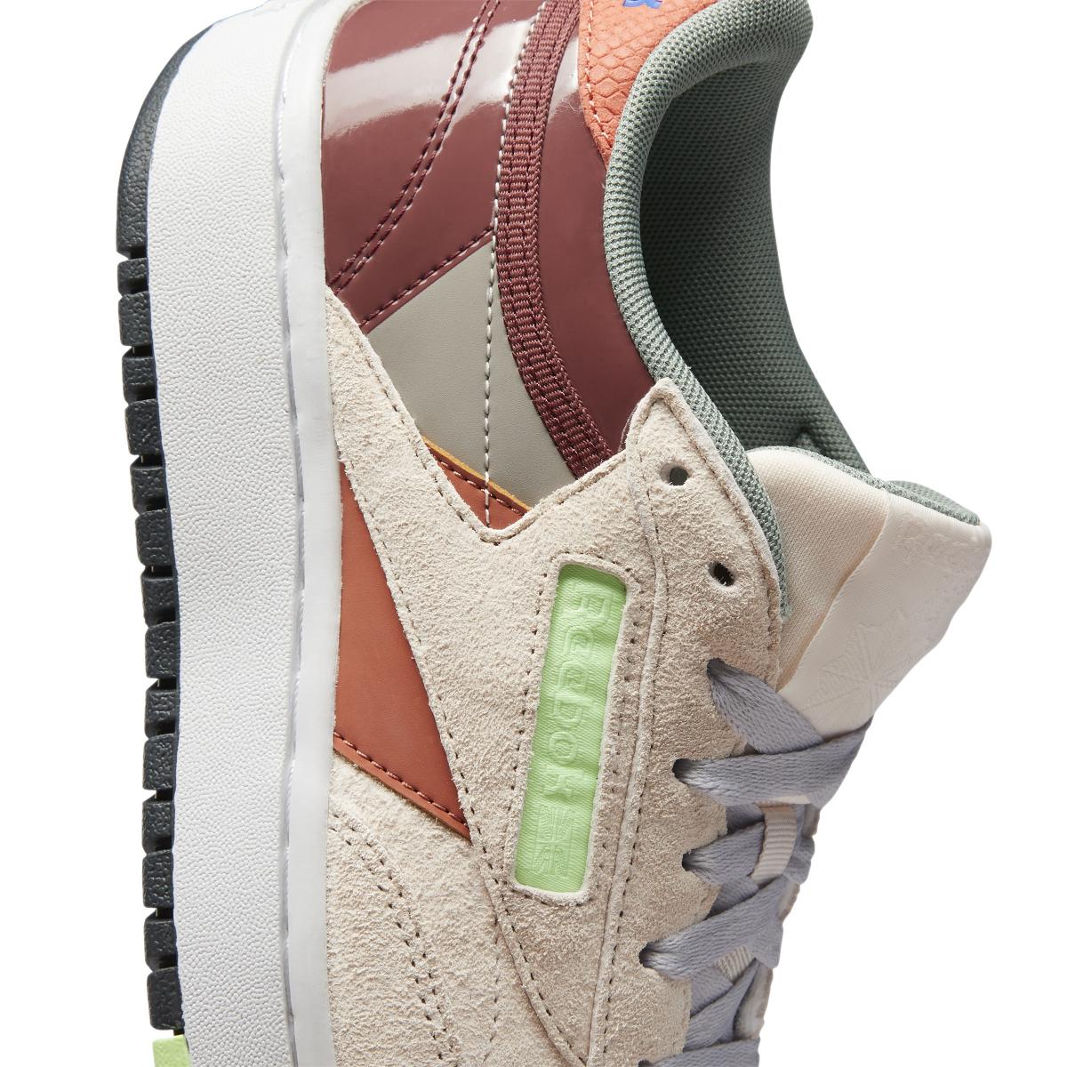 product/r/e/reebok-classics_fx3209_7_footwear_photography_detail_view_1_white_000.jpg