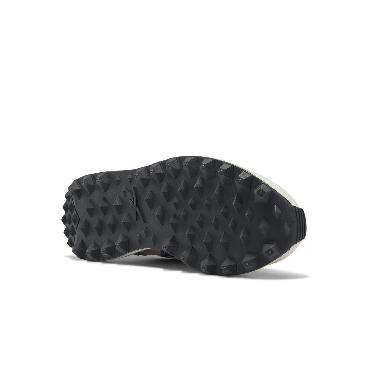 product/r/e/reebok-classics_fy7318_3_footwear_photography_bottom_view_white_000.jpg