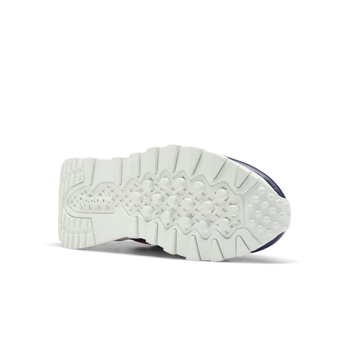 product/r/e/reebok-classics_fy7749_3_footwear_photography_bottom_view_white_000.jpg