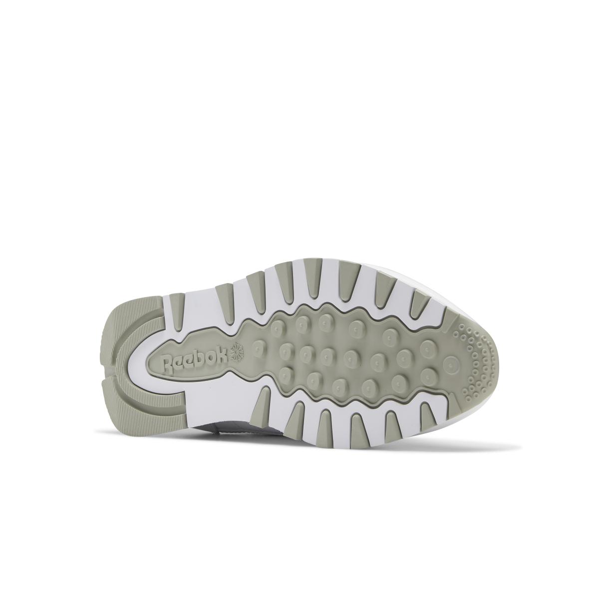 product/r/e/reebok-classics_gy3558_3_footwear_photography_bottom_view_white_000.jpg