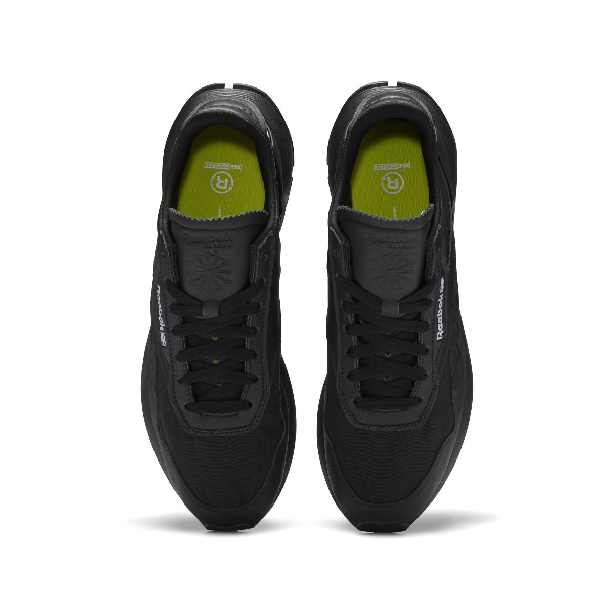 product/r/e/reebok-classics_h68650_2_footwear_photography_top_portrait_view_white_000.jpg