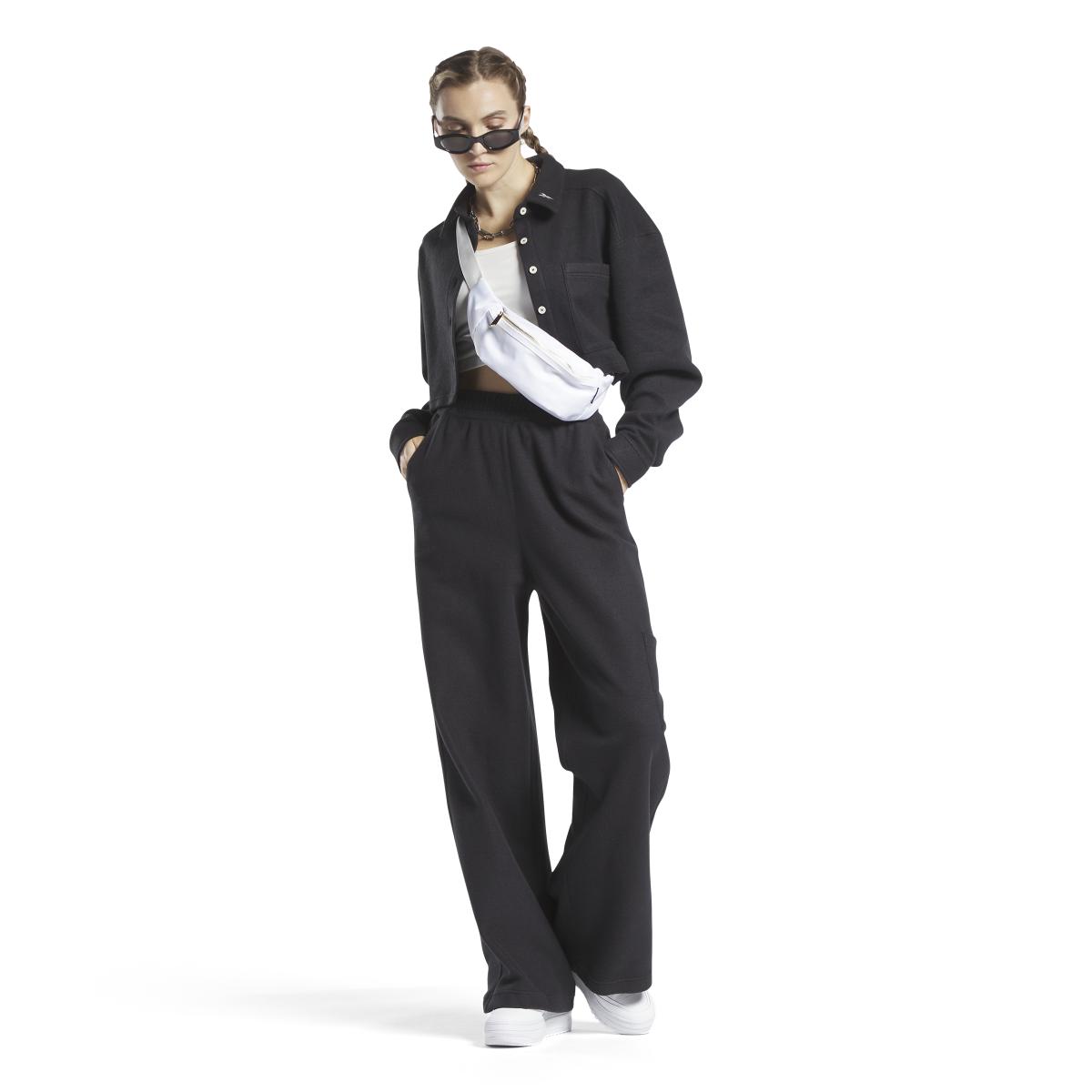 product/r/e/reebok_ht7838_4_apparel_on_model_side_view_white.jpg