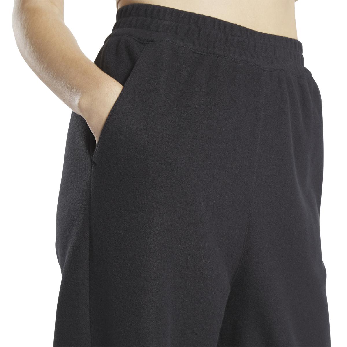 product/r/e/reebok_ht7838_7_apparel_on_model_detail_view_3_white.jpg