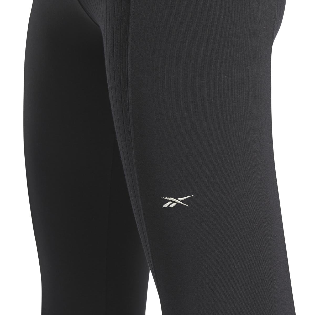 product/r/e/reebok_ht7839_5_apparel_on_model_detail_view_1_white.jpg