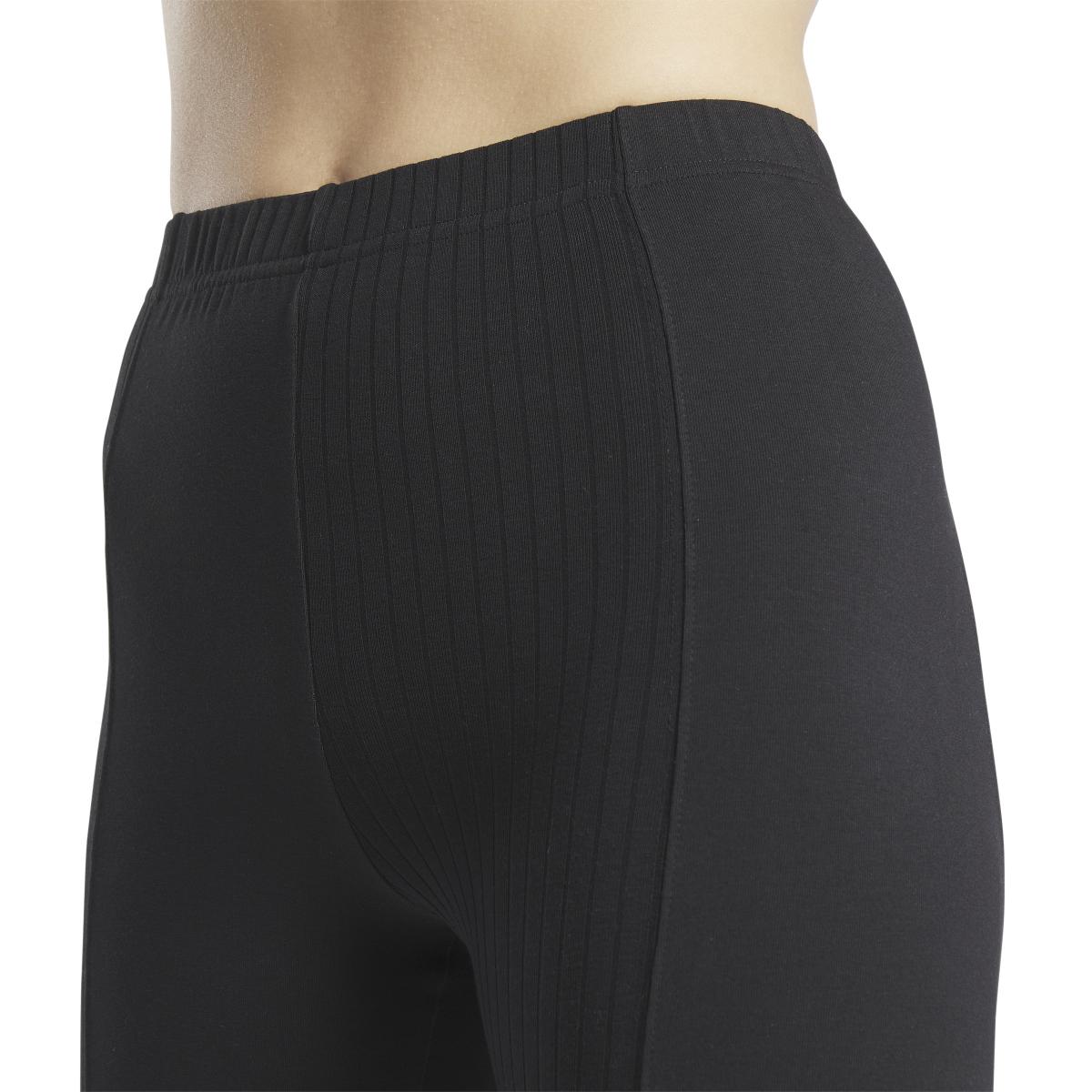 product/r/e/reebok_ht7839_6_apparel_on_model_detail_view_2_white.jpg
