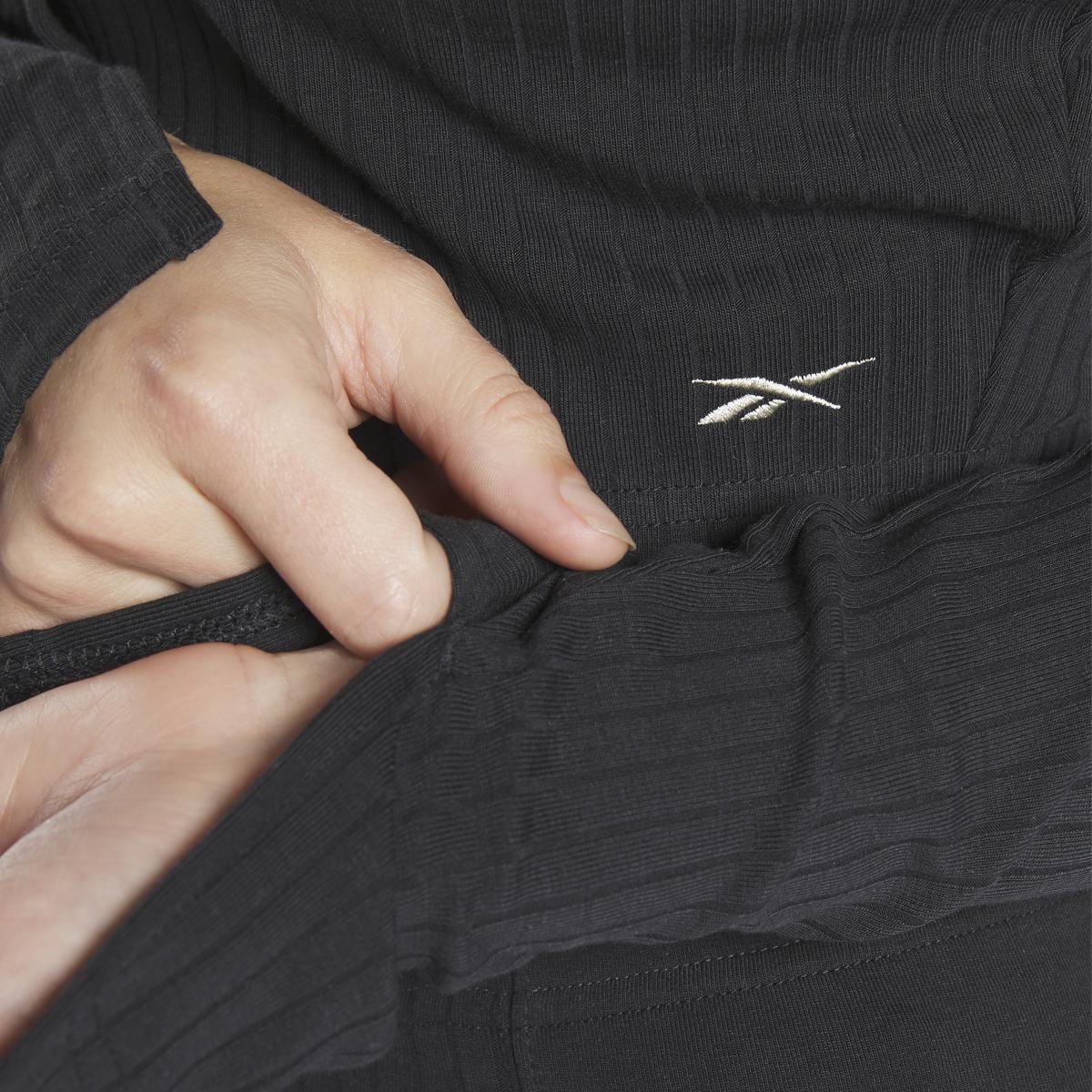product/r/e/reebok_ht7840_7_apparel_on_model_detail_view_3_white.jpg