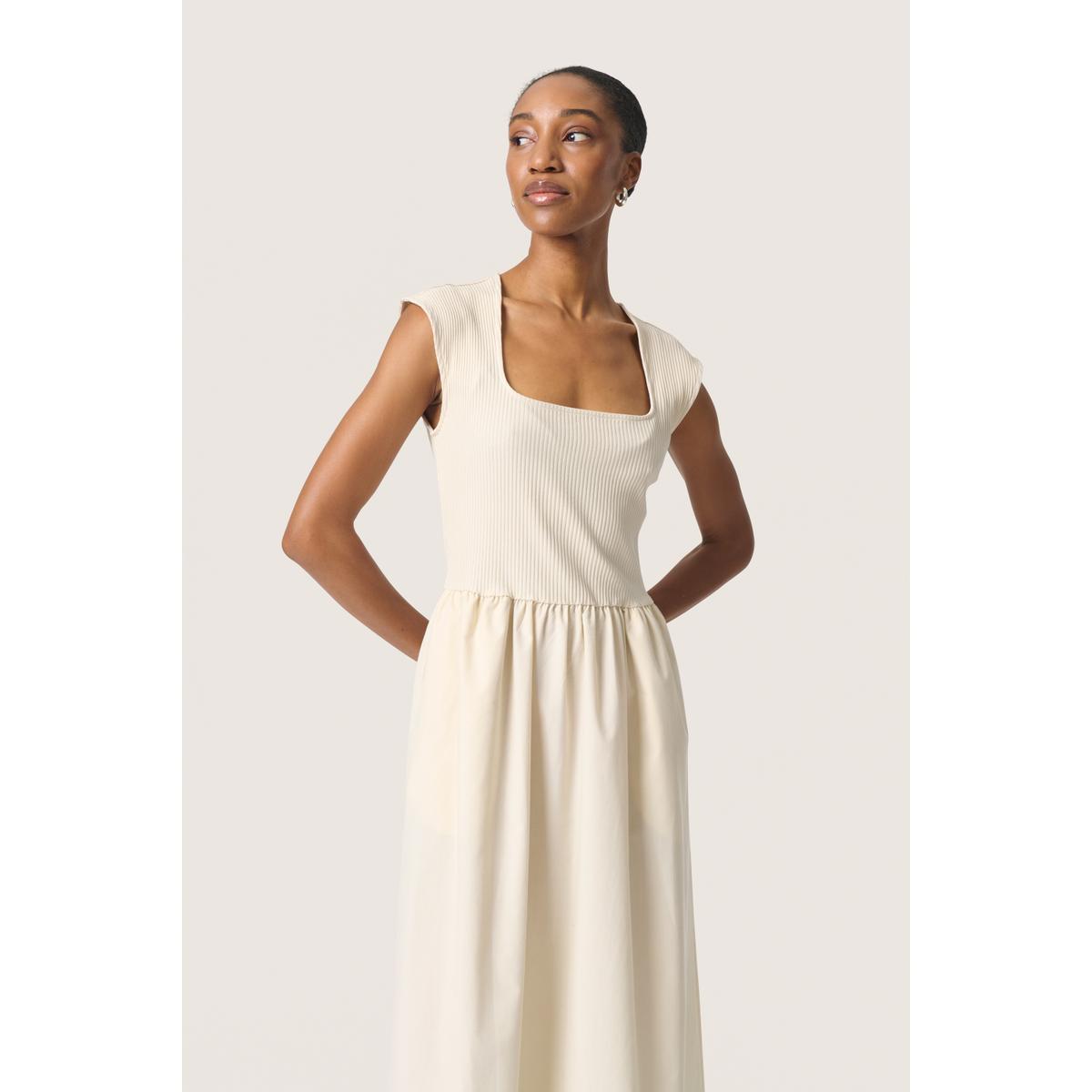product/s/o/soaked-in-luxury_30407490-130401_5.jpg