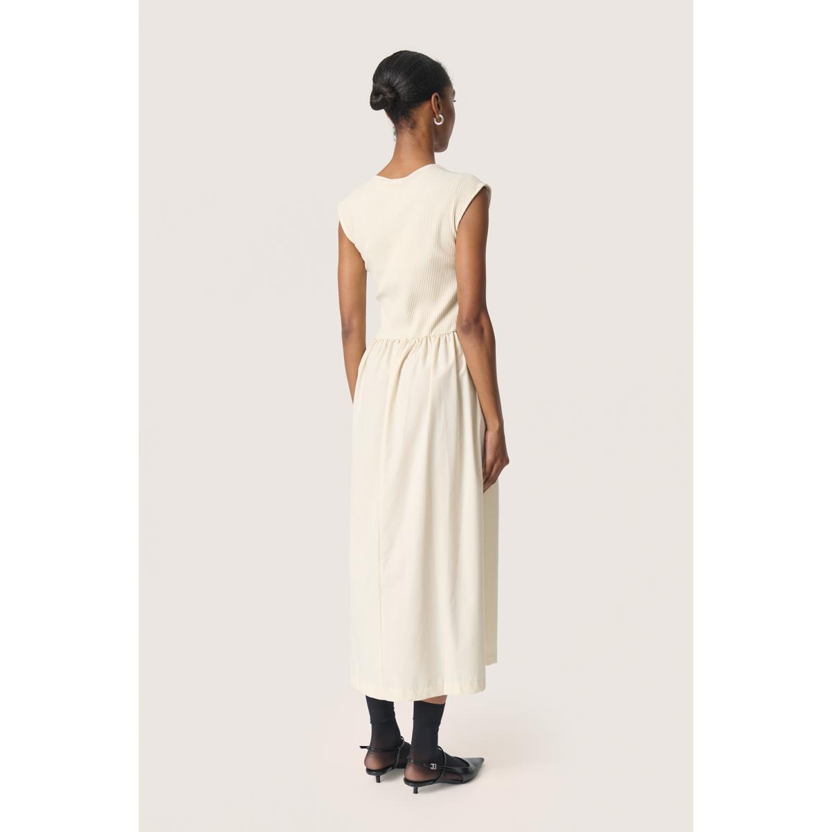 product/s/o/soaked-in-luxury_30407490-130401_6.jpg