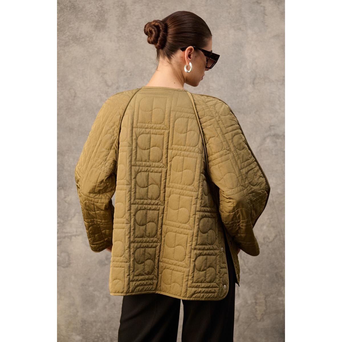 product/s/o/soaked-in-luxury_30407852-180617_15.jpg
