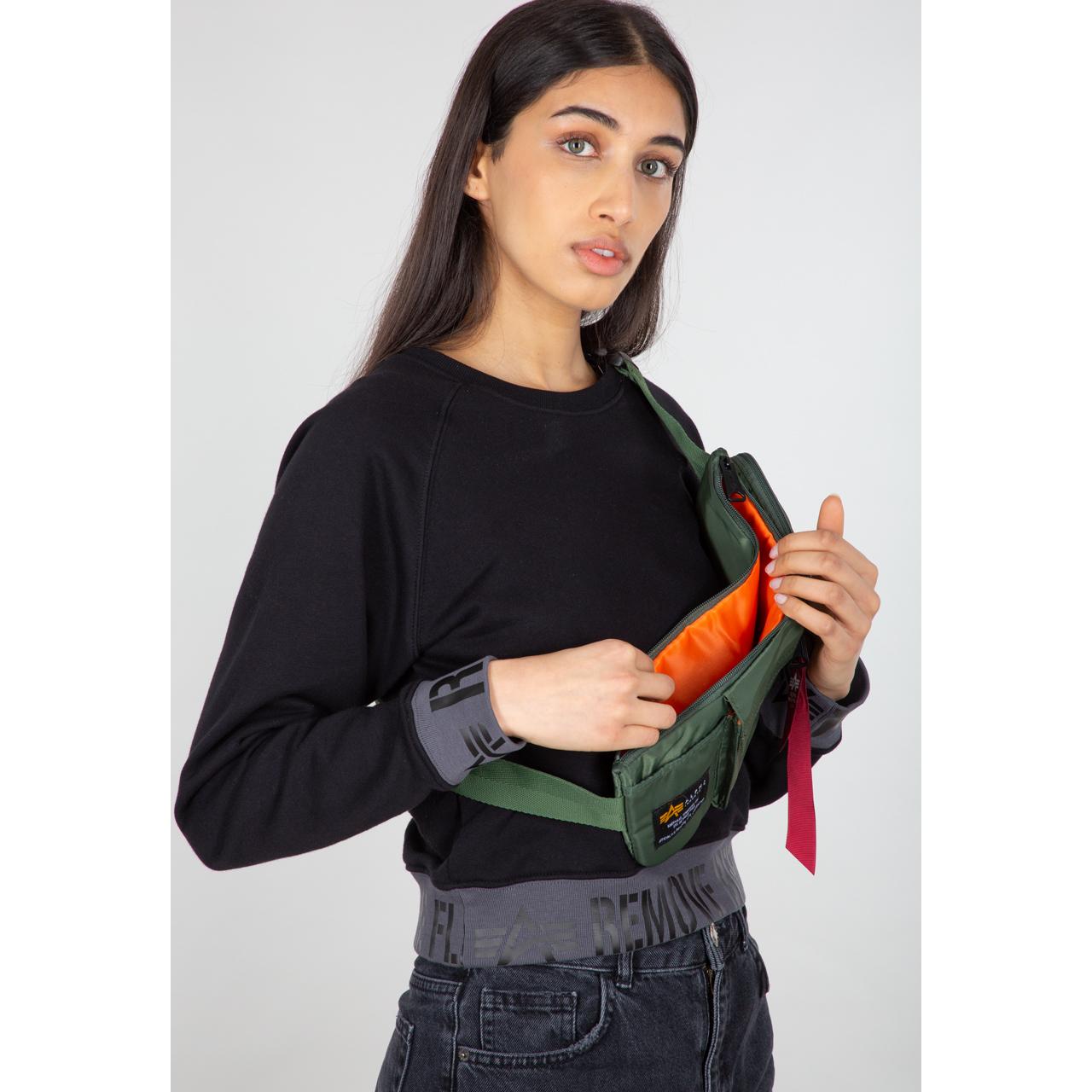 product/1/2/128928-01-alpha-industries-crew-utility-bag-003.jpg