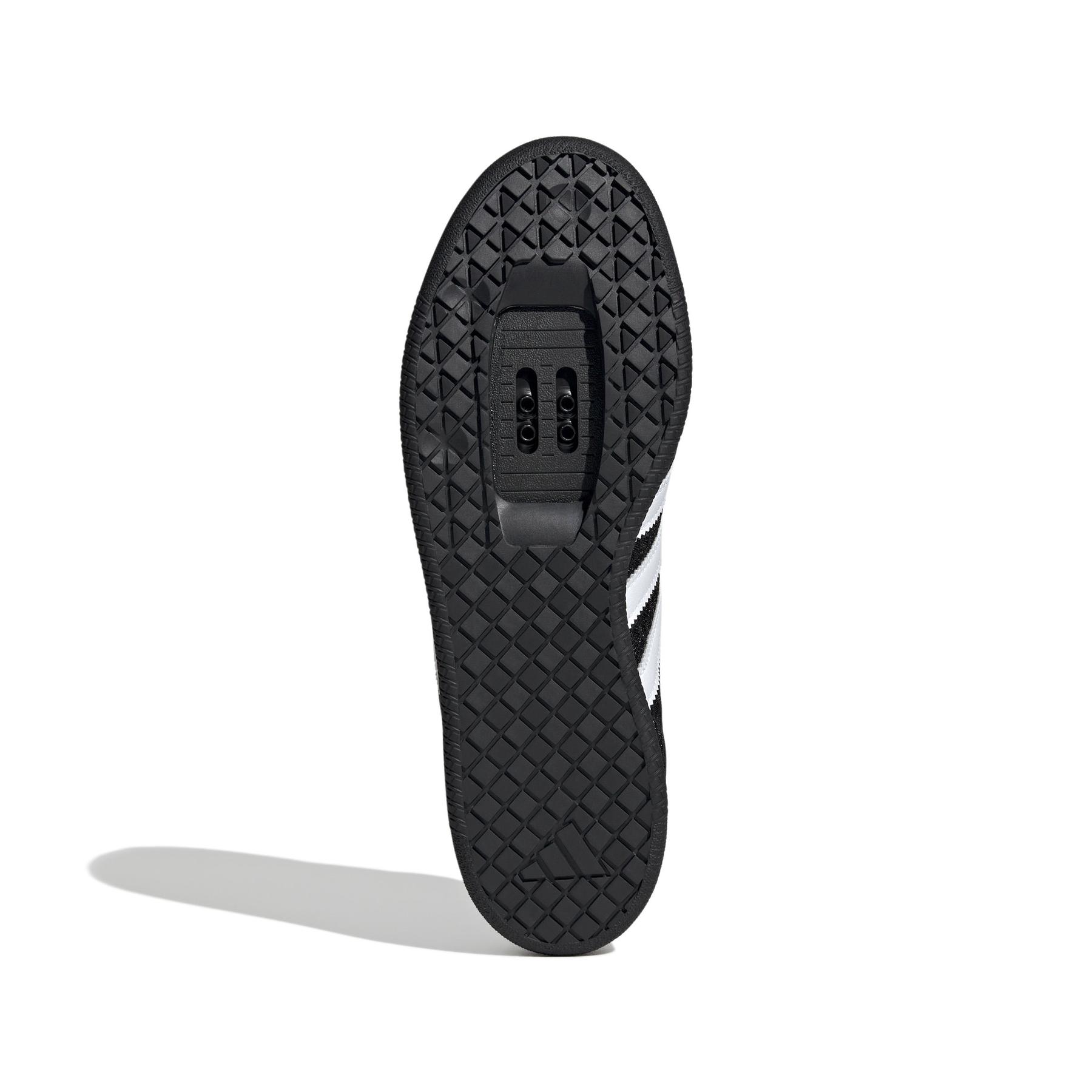 product/2/0/2025_08_adidas_ie3238_4_footwear_photography_bottom_view_white.jpg