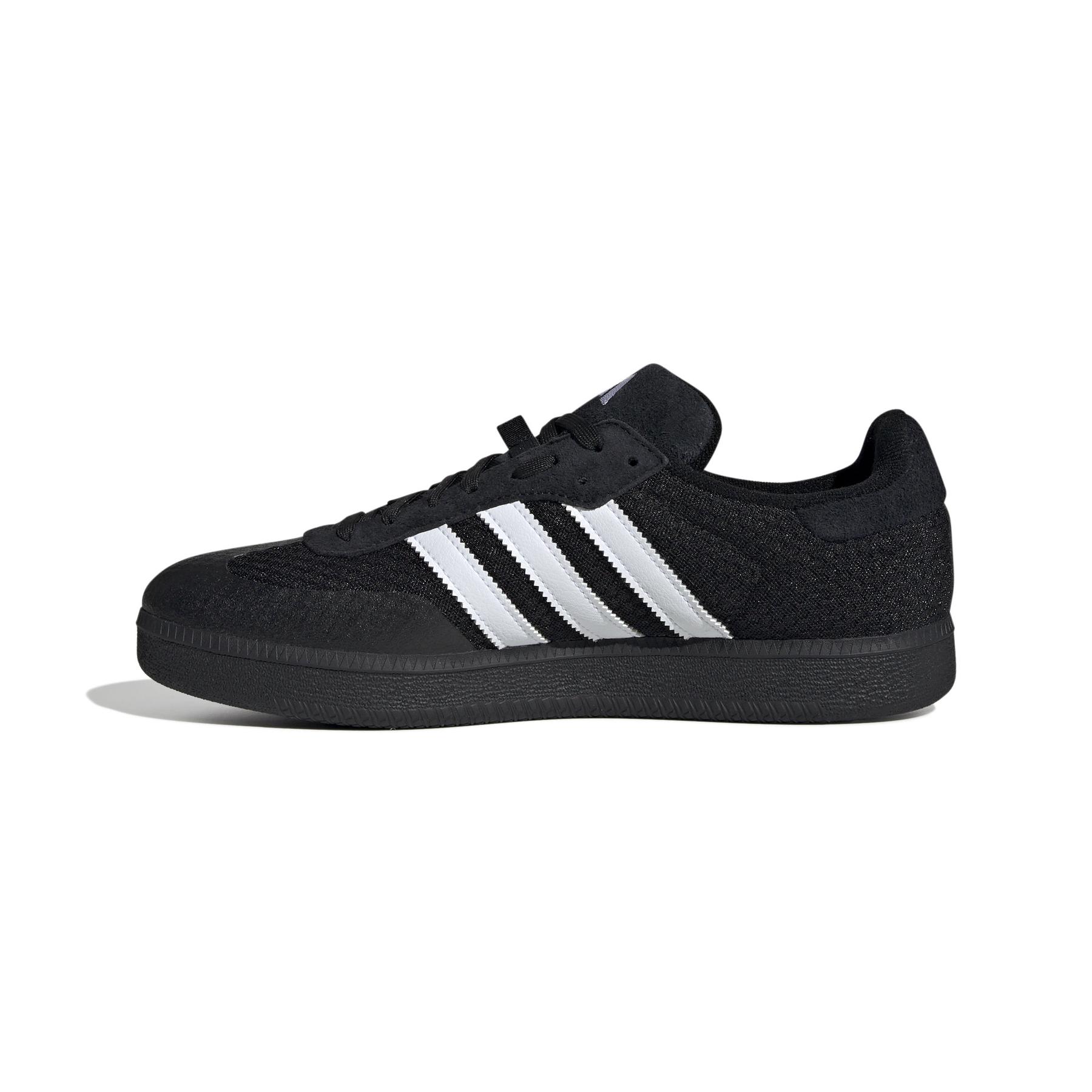 product/2/0/2025_08_adidas_ie3238_5_footwear_photography_side_medial_center_view_white.jpg