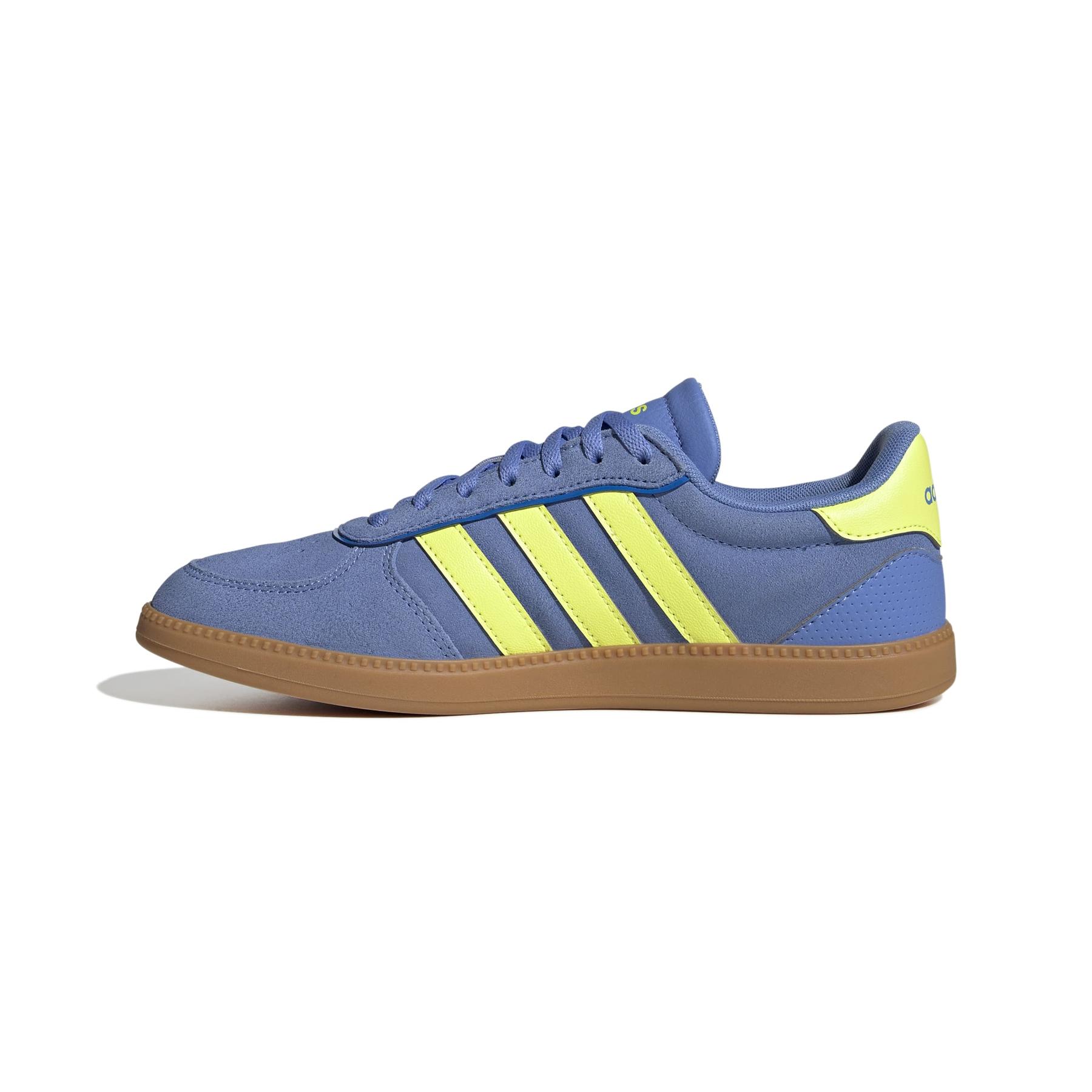 product/2/0/2025_adidas_jq3150_5_footwear_photography_side_medial_center_view_white.jpg