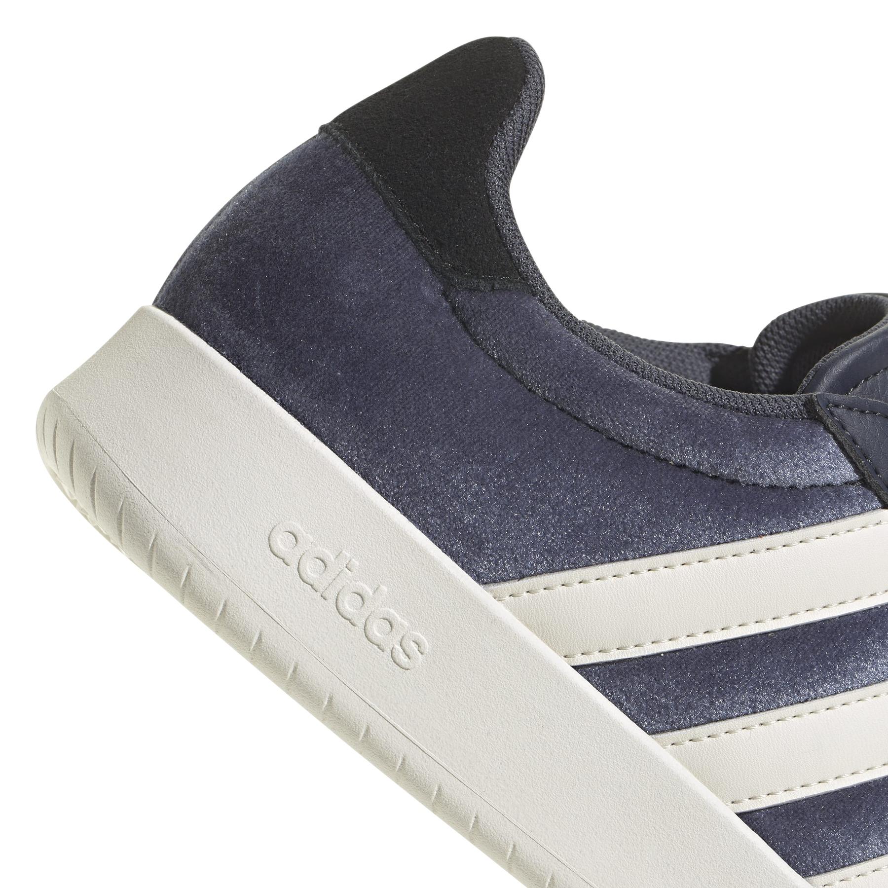 product/2/0/2025_adidas_jr1197_9_footwear_photography_detail_view_2_white.jpg