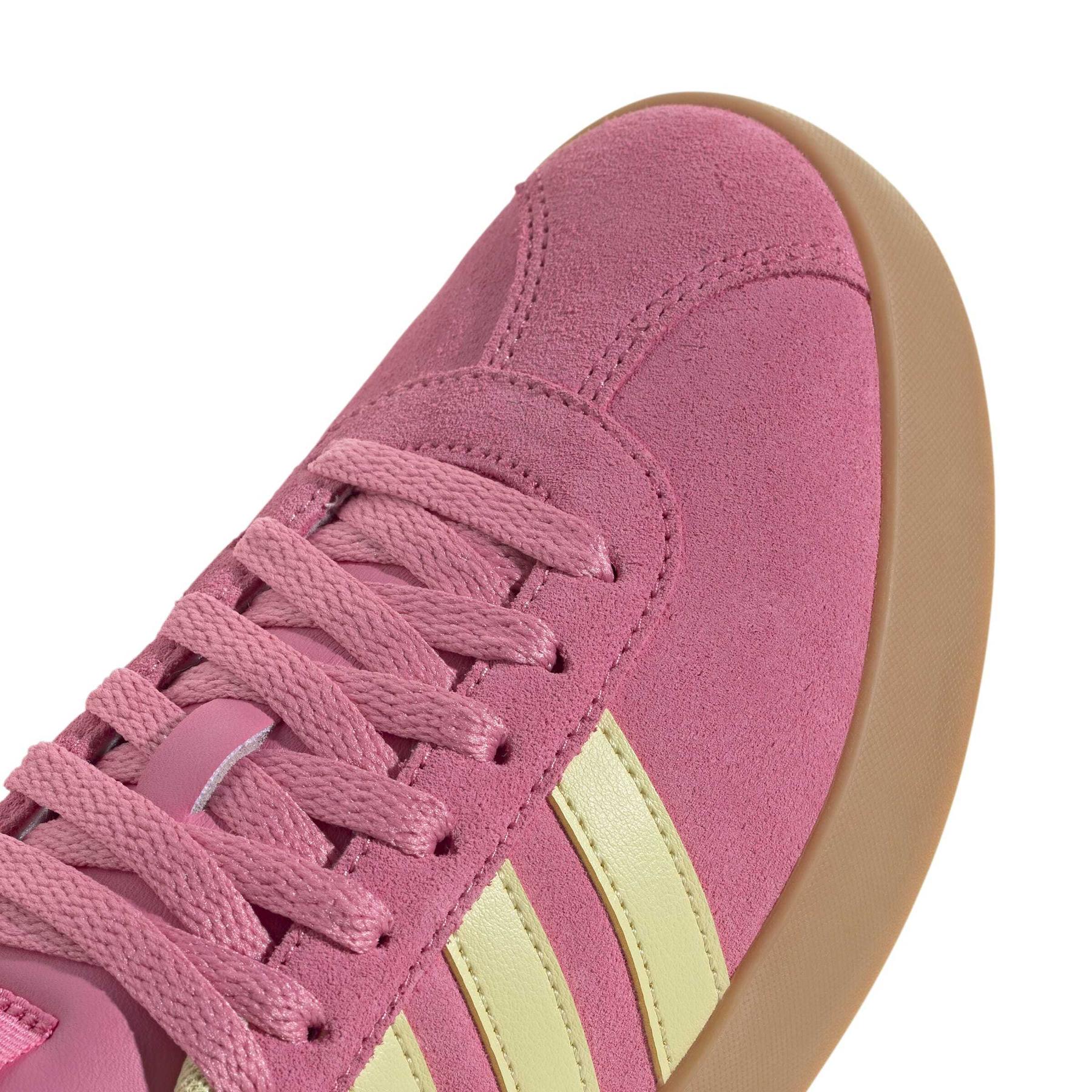 product/2/0/2025_adidas_jr8647_9_footwear_photography_detail_view_2_white.jpg