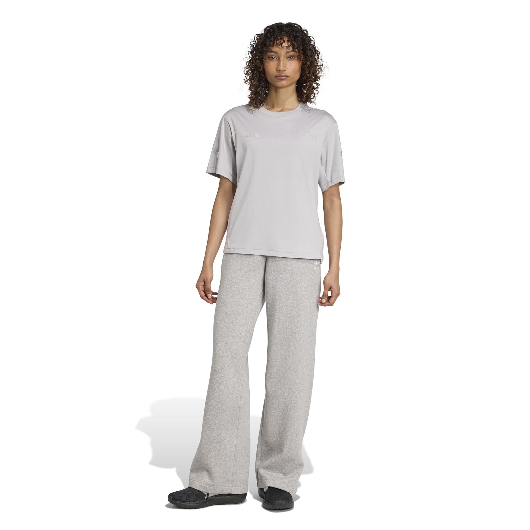 product/2/0/2025_adidas_jw3482_5_apparel_on_model_standard_outfit_view_white.jpg
