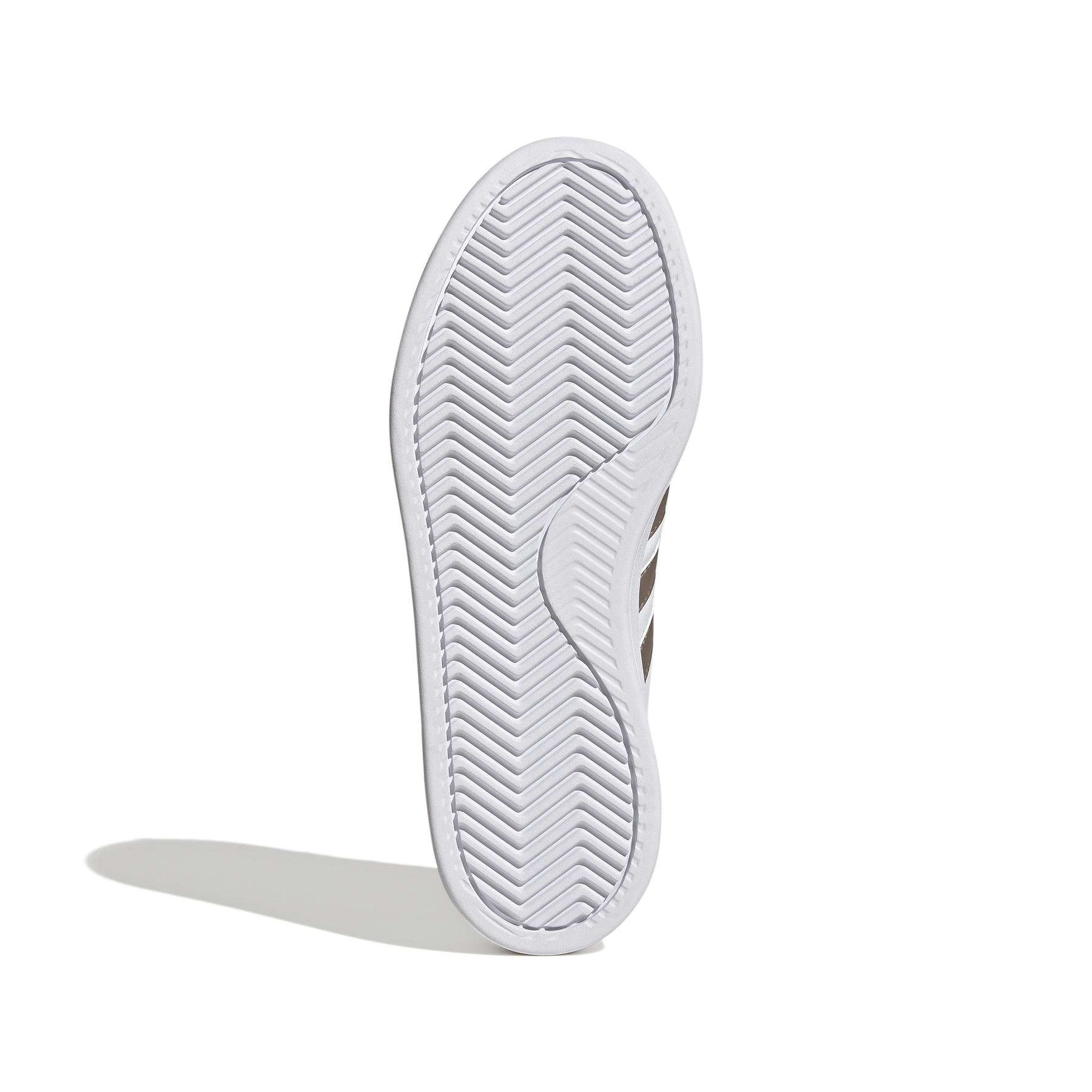 product/a/d/adidas-originals_gw9215_4_footwear_photography_bottom_view_white_000.jpg