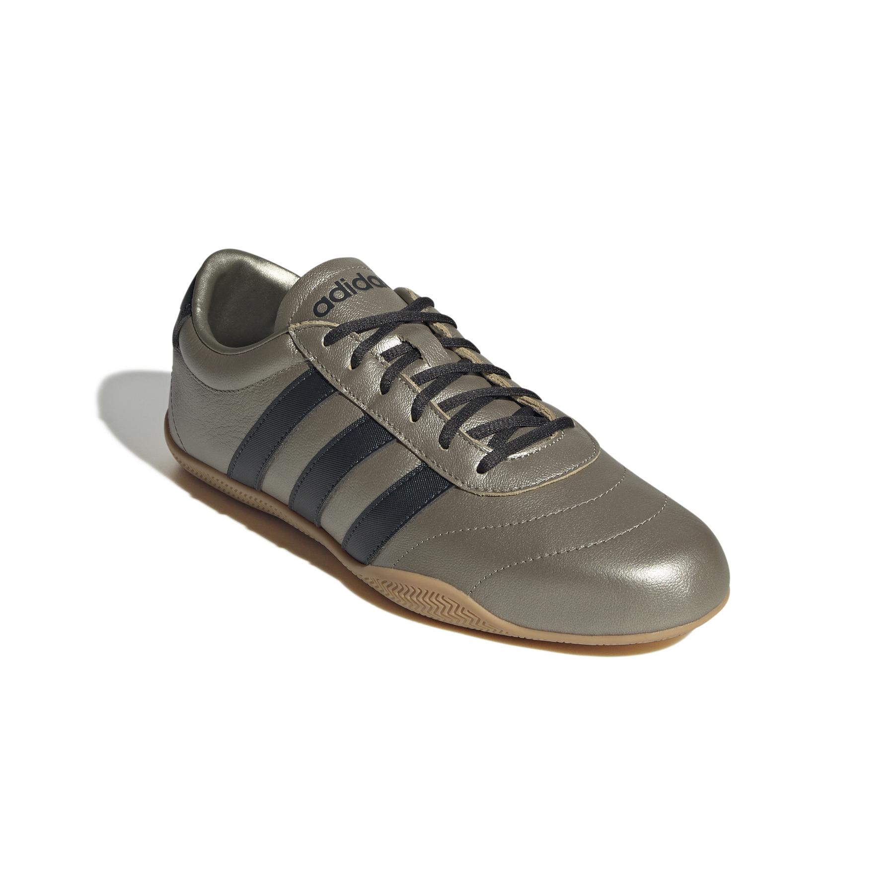 product/a/d/adidas-originals_jq9681_6_footwear_photography_front_lateral_top_view_white.jpg