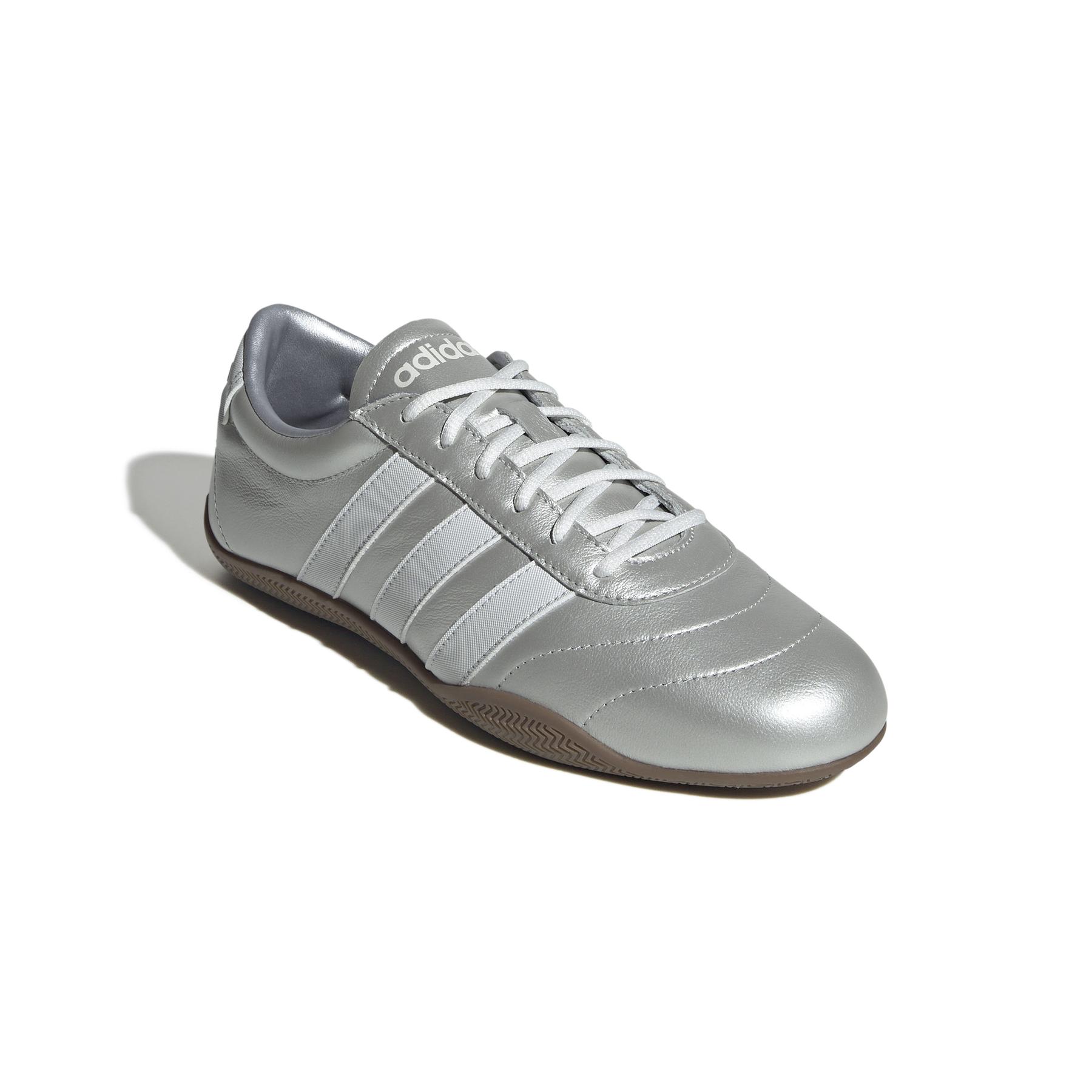 product/a/d/adidas-originals_jq9682_6_footwear_photography_front_lateral_top_view_white.jpg