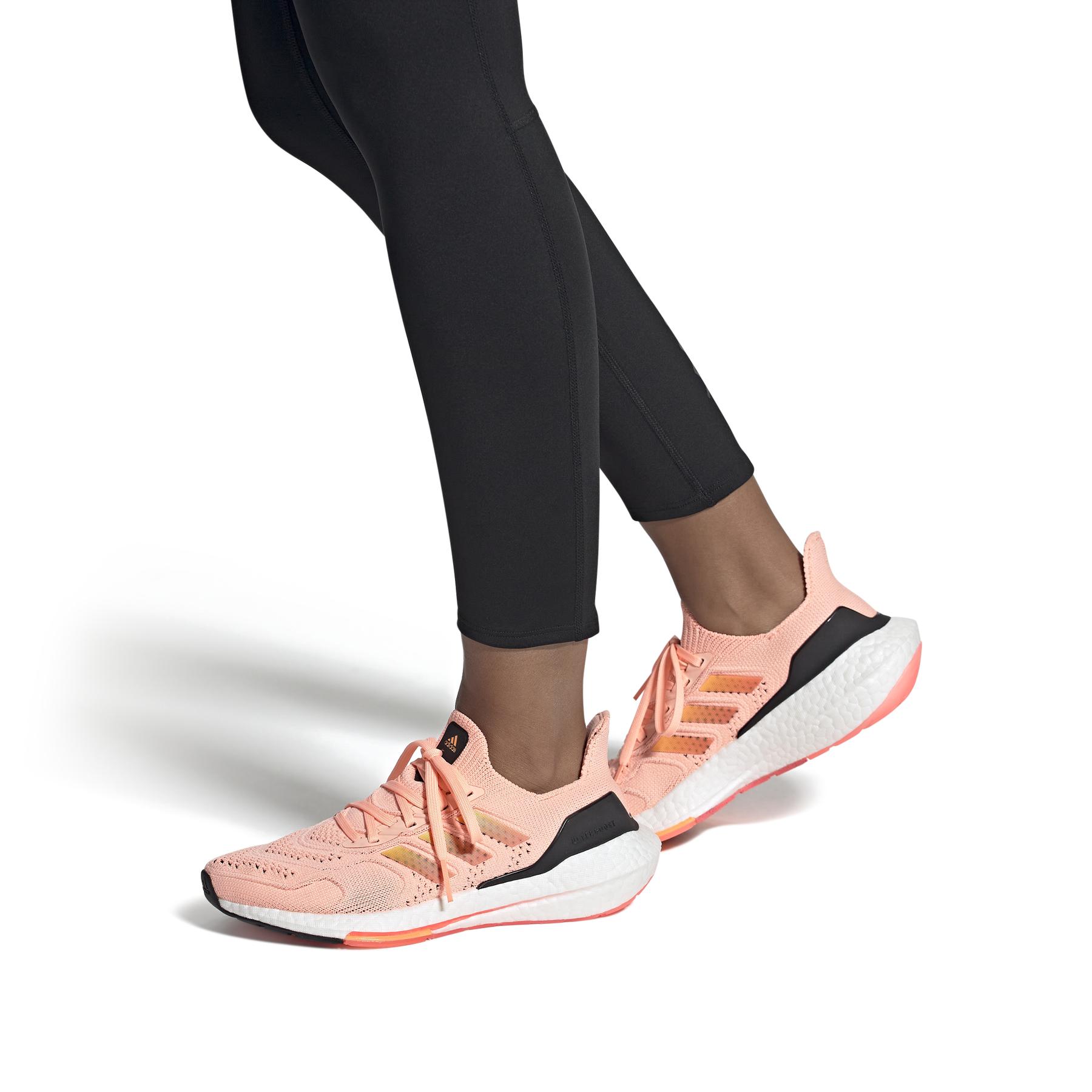 product/a/d/adidas_gx8037_11_footwear_on_model_front_view_white.jpg