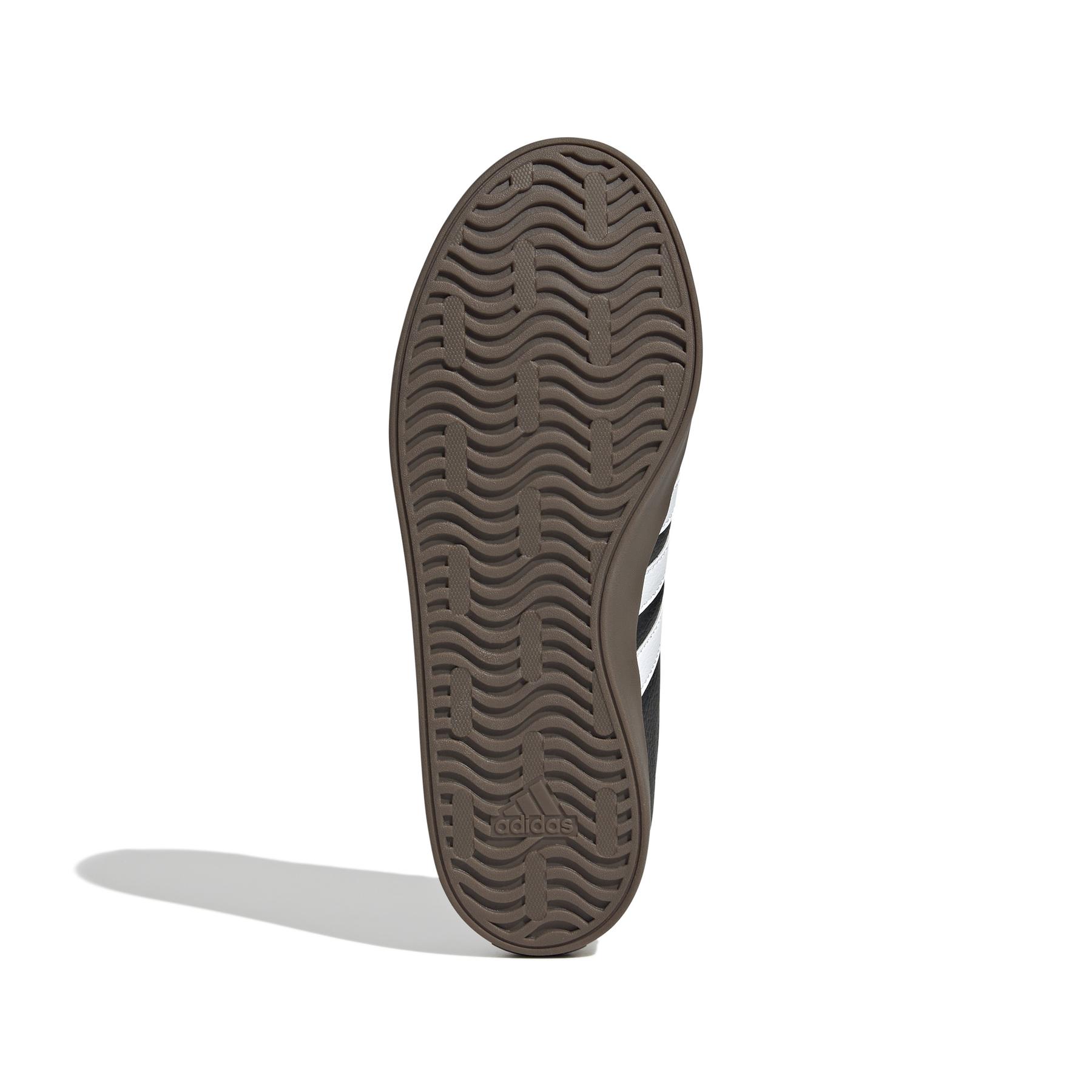 product/a/d/adidas_id8796_4_footwear_photography_bottom_view_white-nw040724.jpg