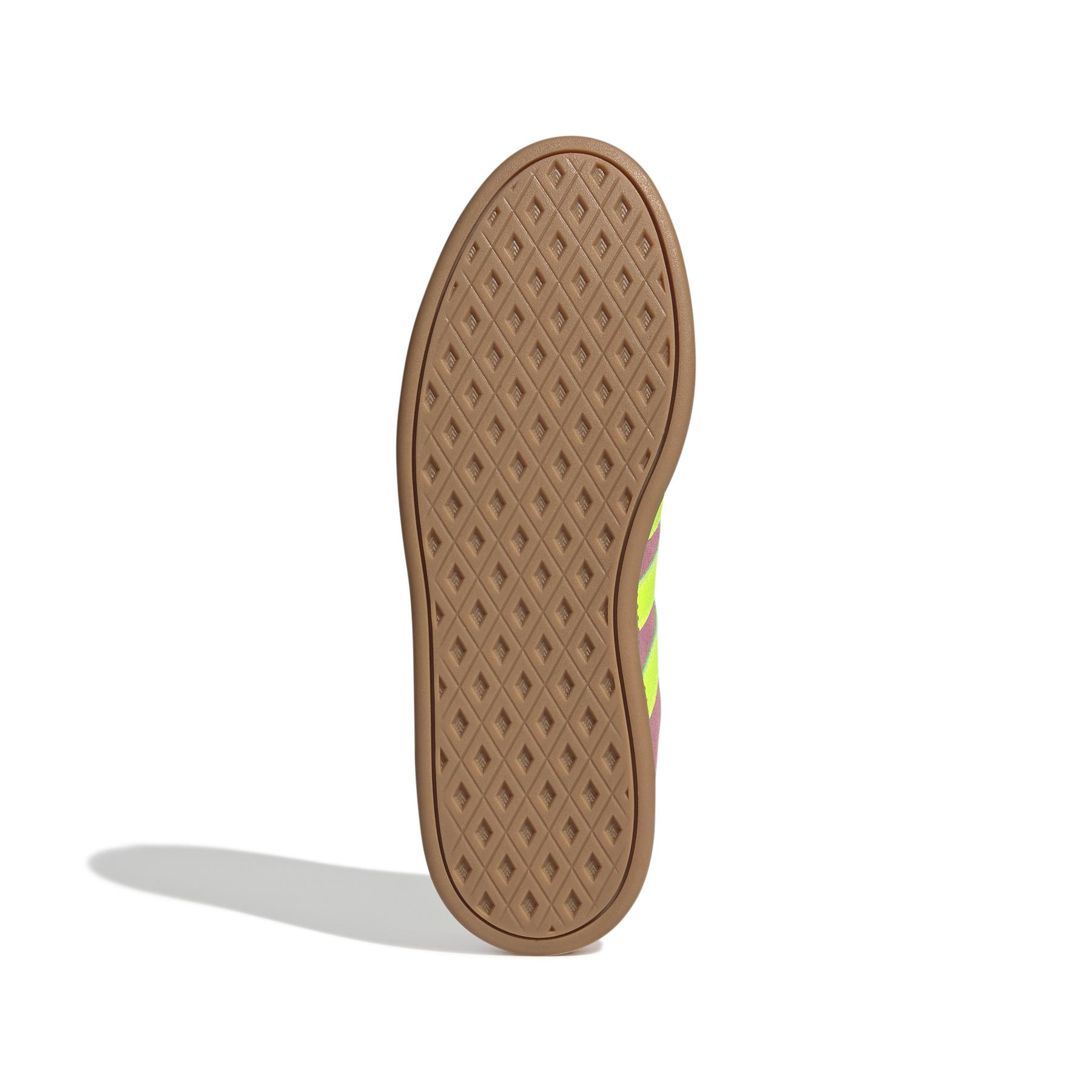 product/a/d/adidas_jh6899_4_footwear_photography_bottom_view_white-nw110824.jpg