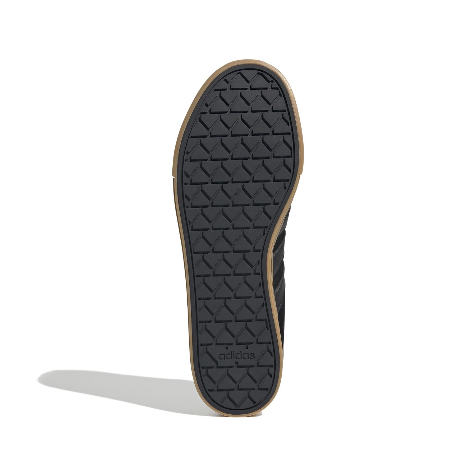 product/a/d/adidas_jh6930_4_footwear_photography_bottom_view_white-nw091625.jpg