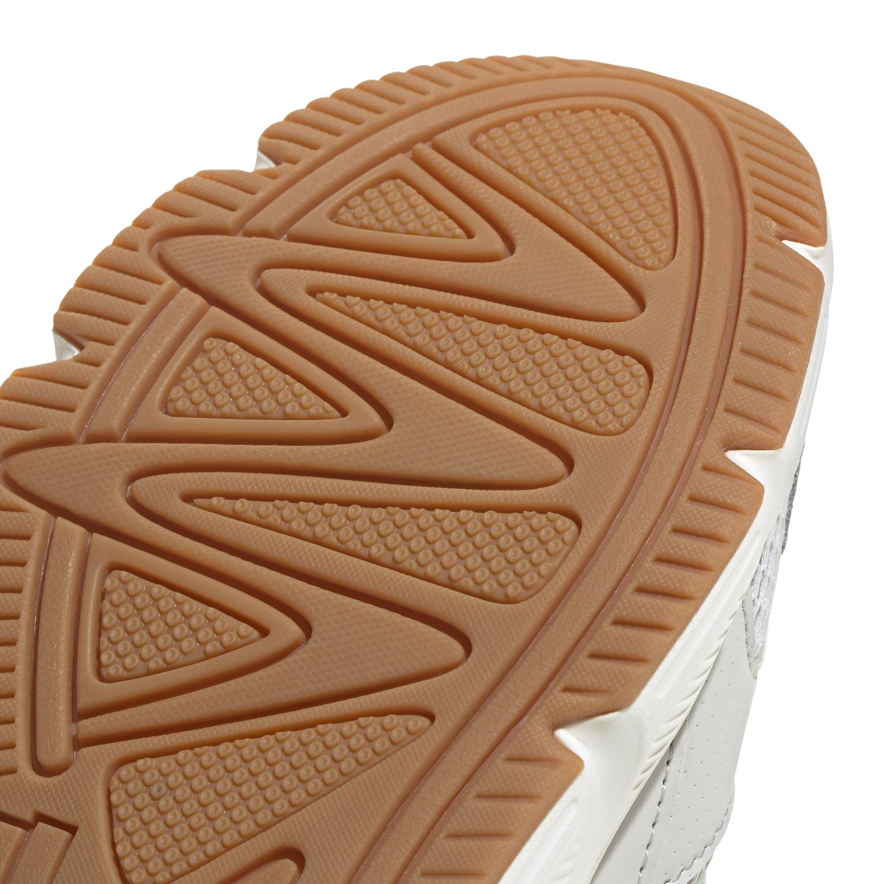 product/a/d/adidas_jp5581_9_footwear_photography_detail_view_2_white-nw091625.jpg