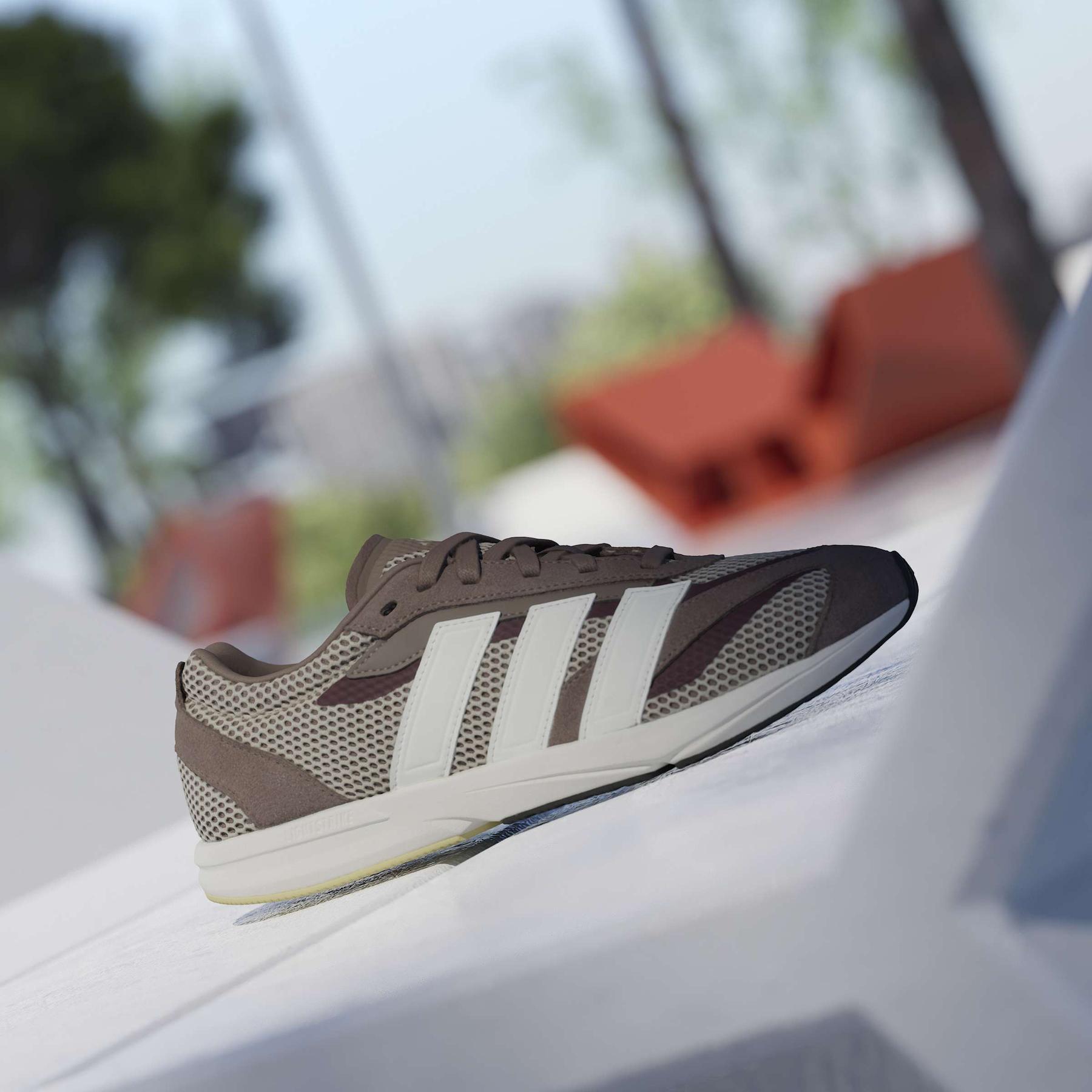 product/a/d/adidas_jp6183_16_footwear_photography_heromrktng_view_3-nw091625.jpg