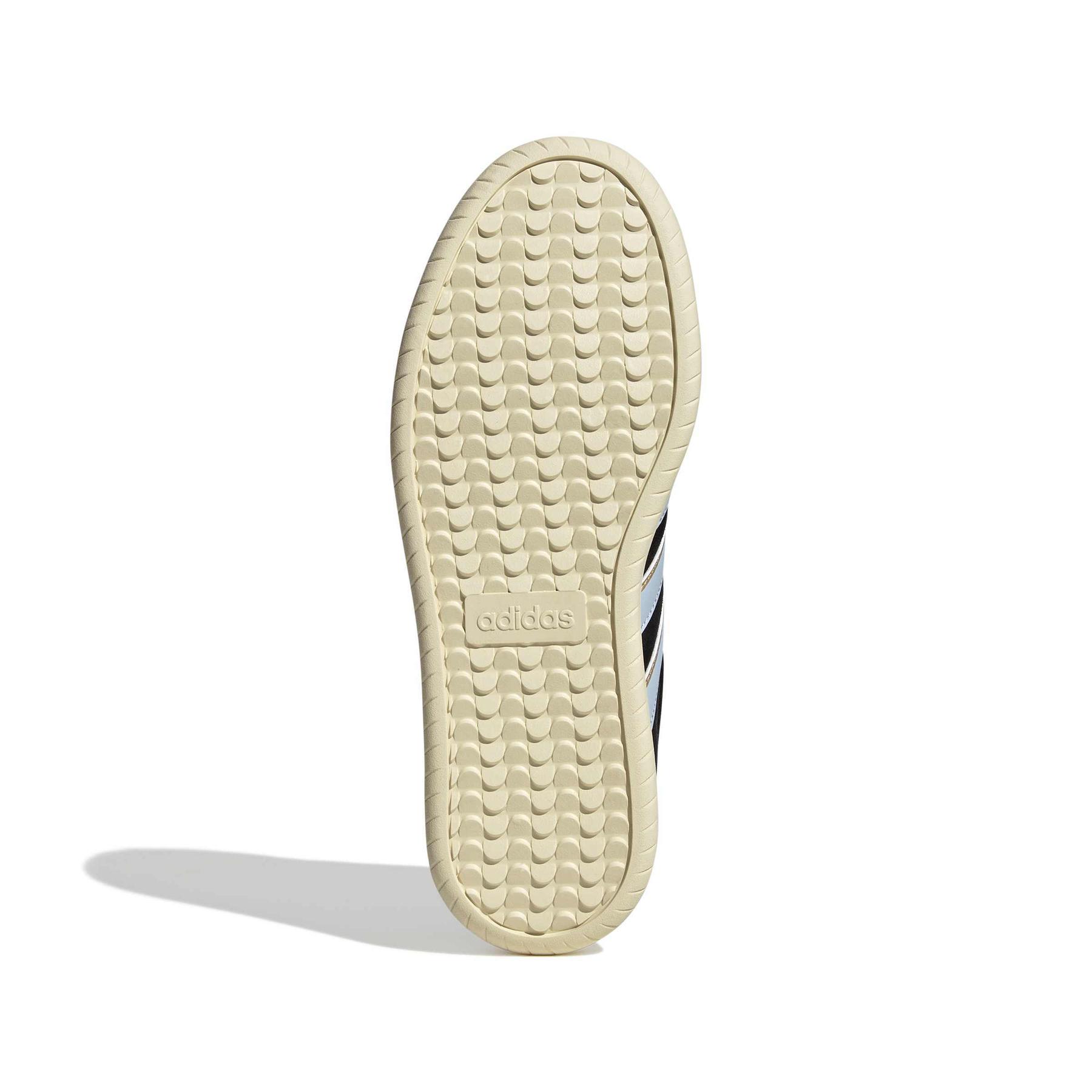 product/a/d/adidas_jp7108_4_footwear_photography_bottom_view_white-nw091625.jpg
